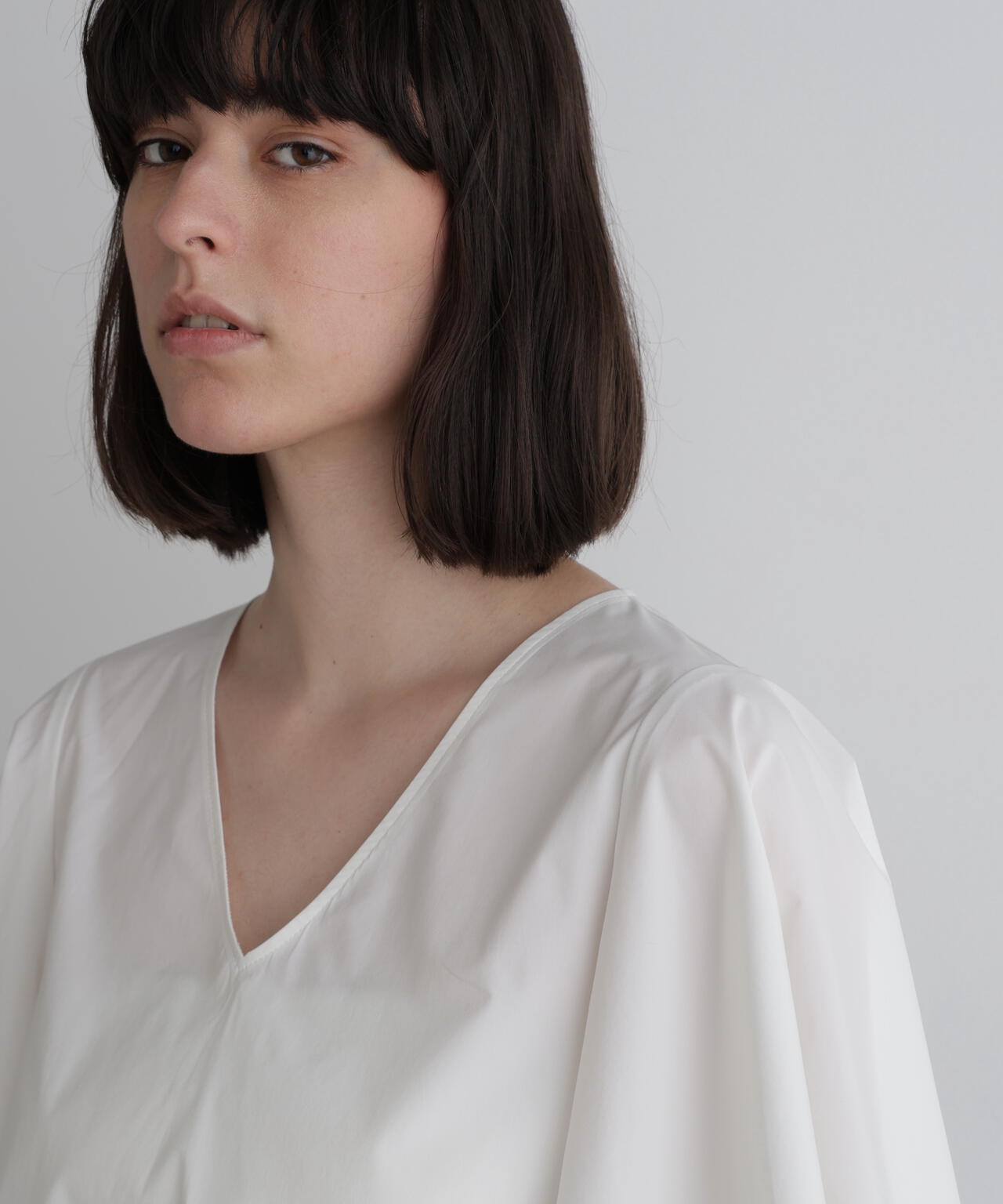 SOLOTEXブロードスカラップフレアスリーブブラウス