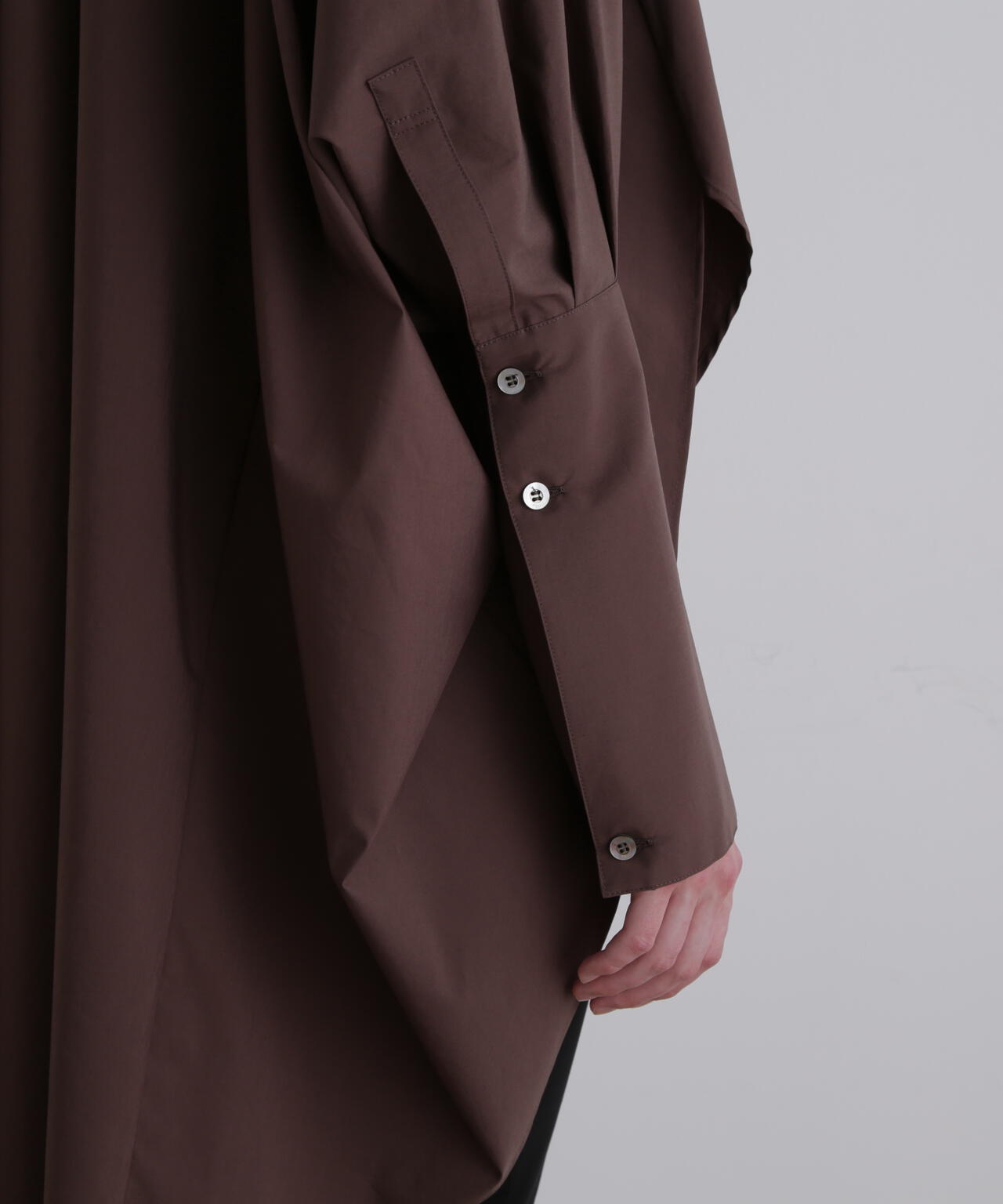 オーバーサイズロングカフスシャツ