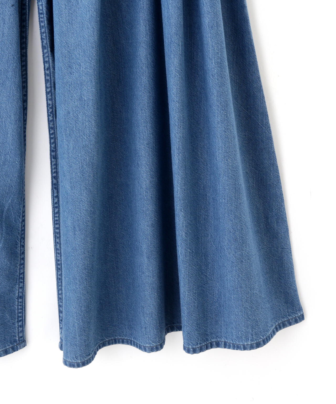 ライトデニムパンツ