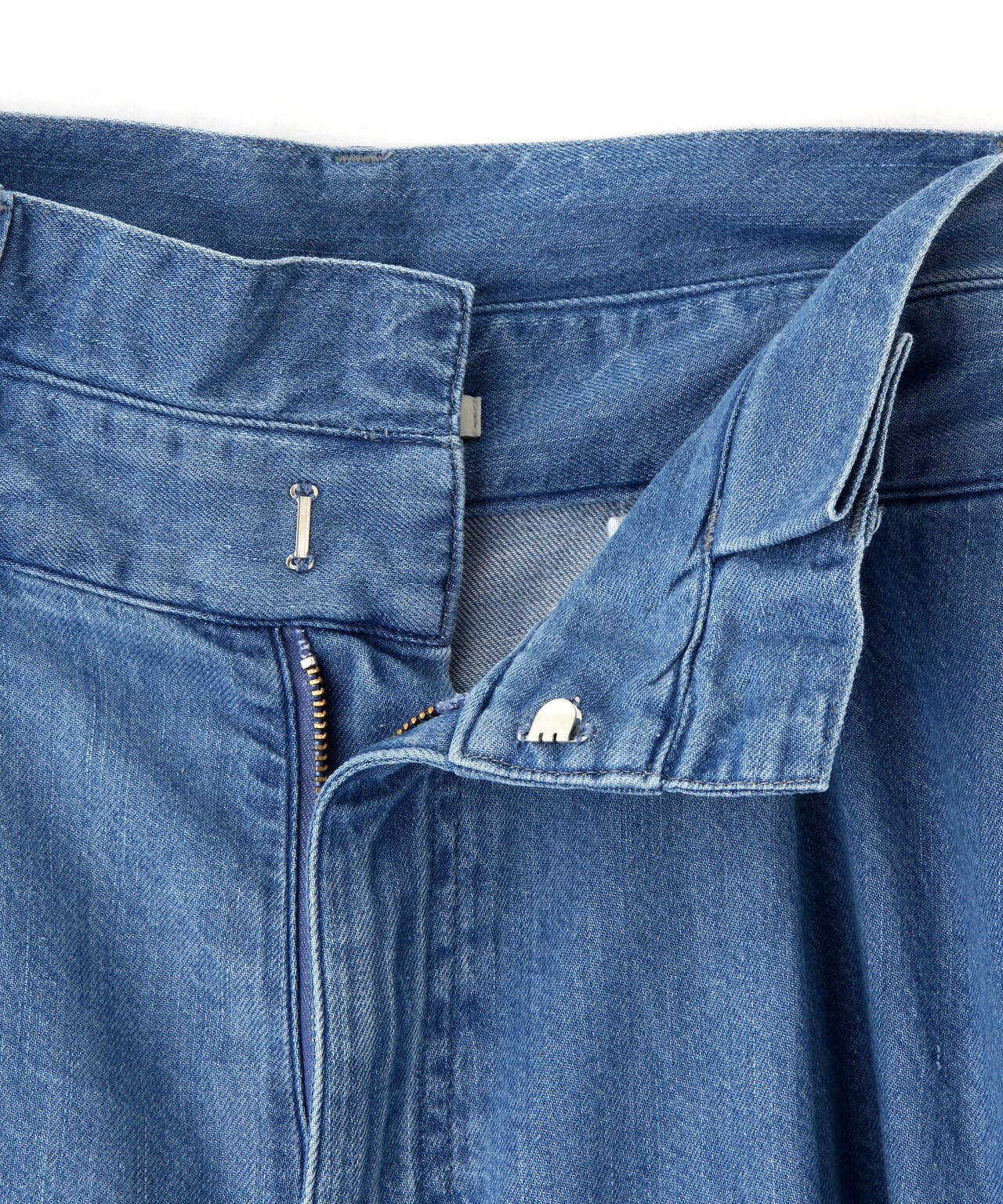 ライトデニムパンツ