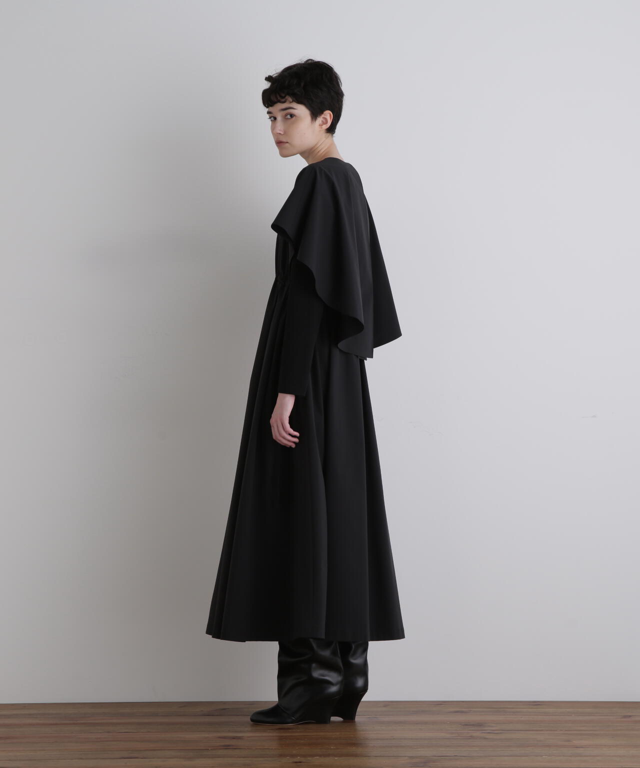 SOLOTEXブロードケープワンピース