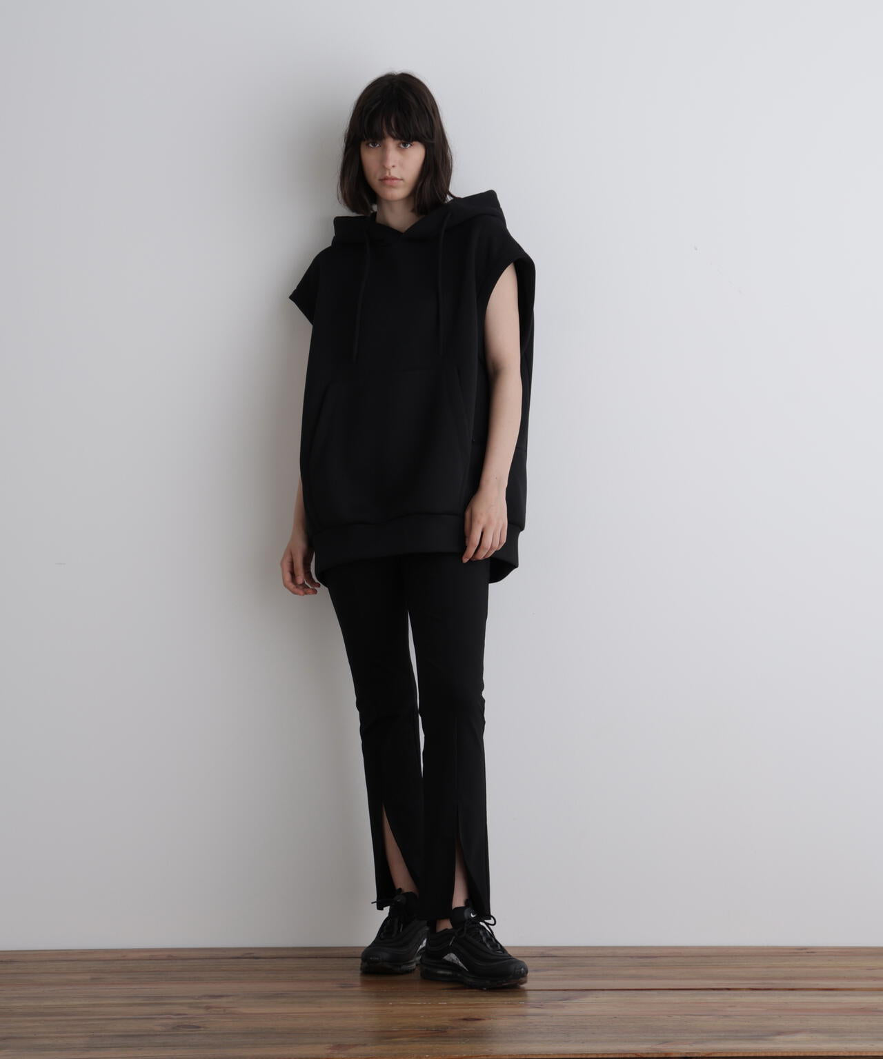 《LE PHIL SPORTS》テックダンボールノースリフーディ