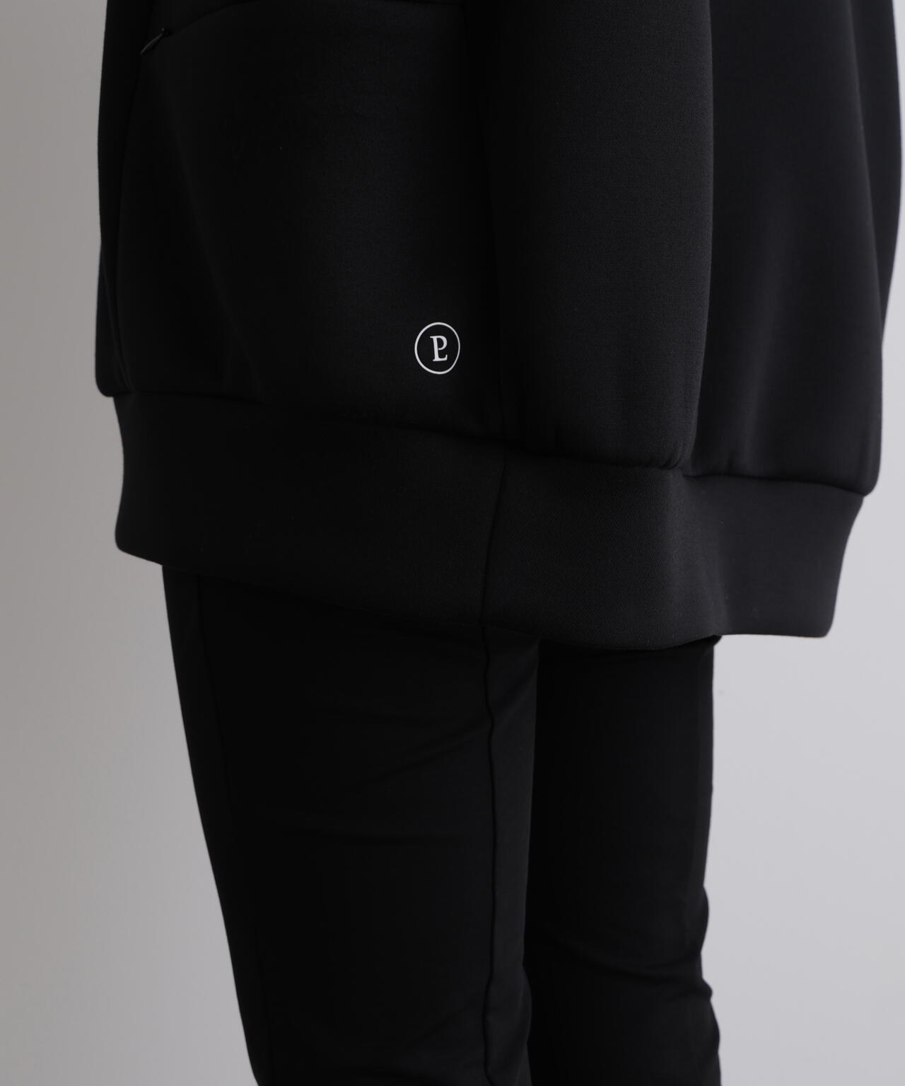 《LE PHIL SPORTS》テックダンボールノースリフーディ