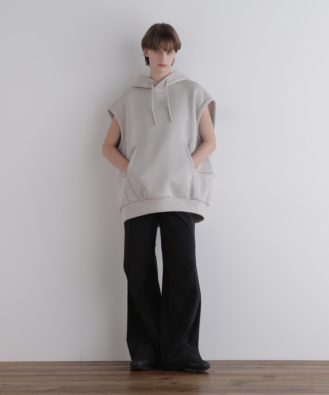 《LE PHIL SPORTS》テックダンボールノースリフーディ