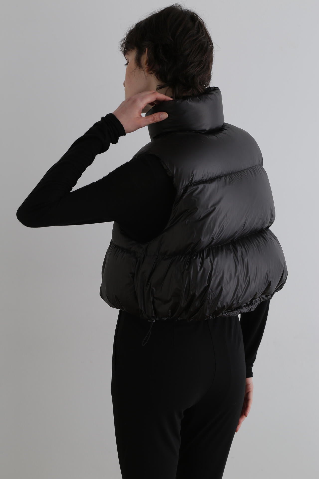 リバーシブルボリュームダウンベスト