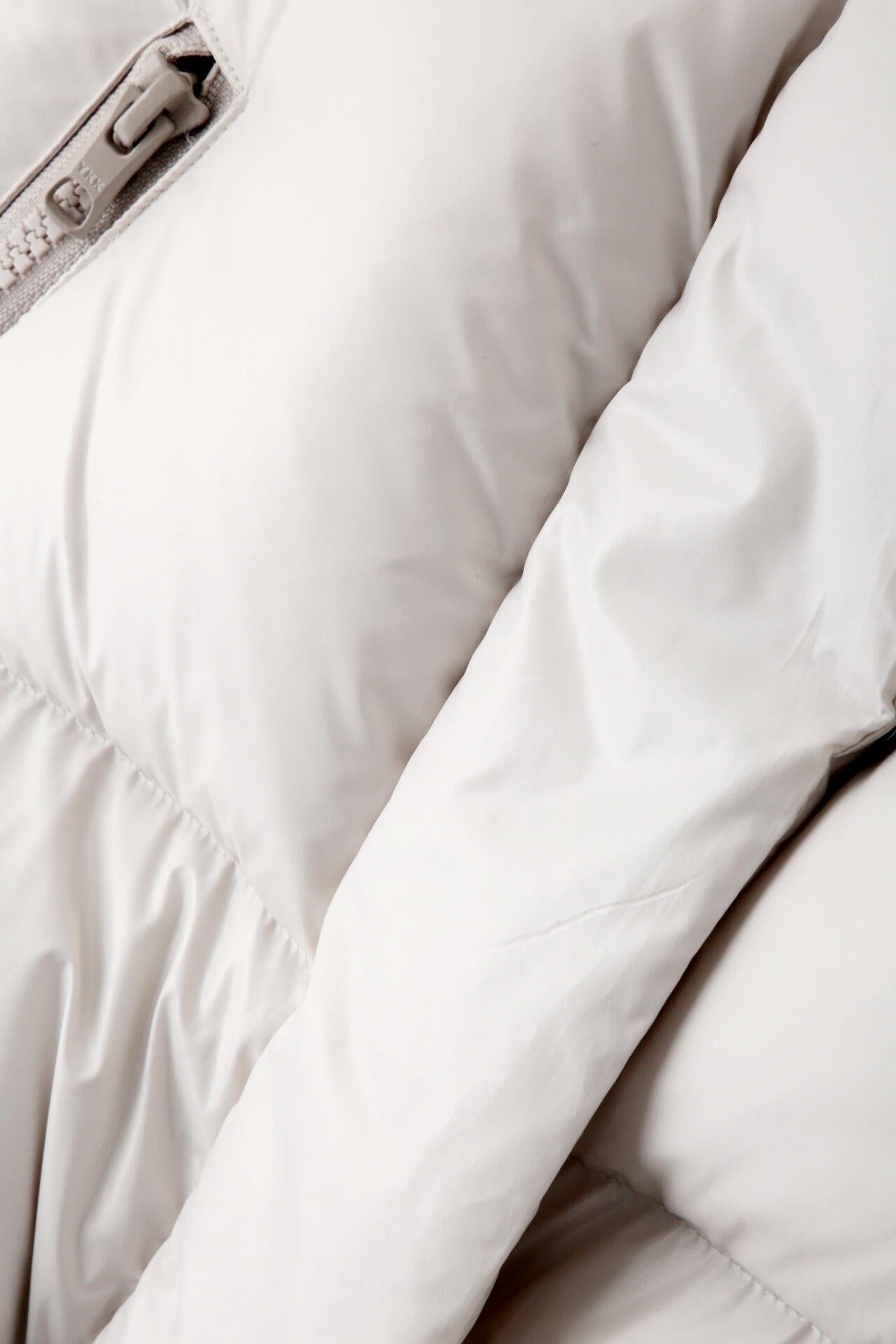 リバーシブルボリュームダウンベスト