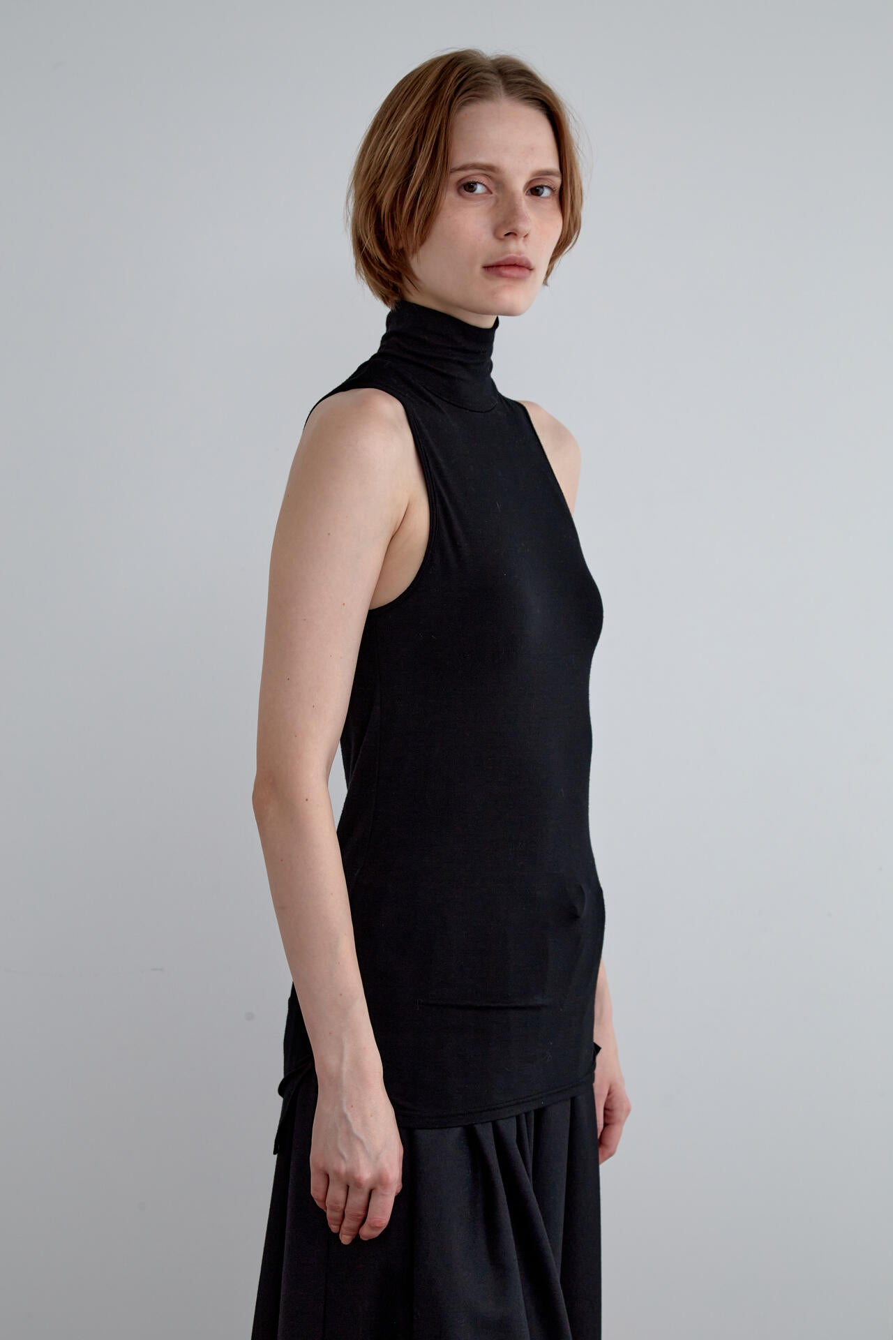 カップインハイネックトップ