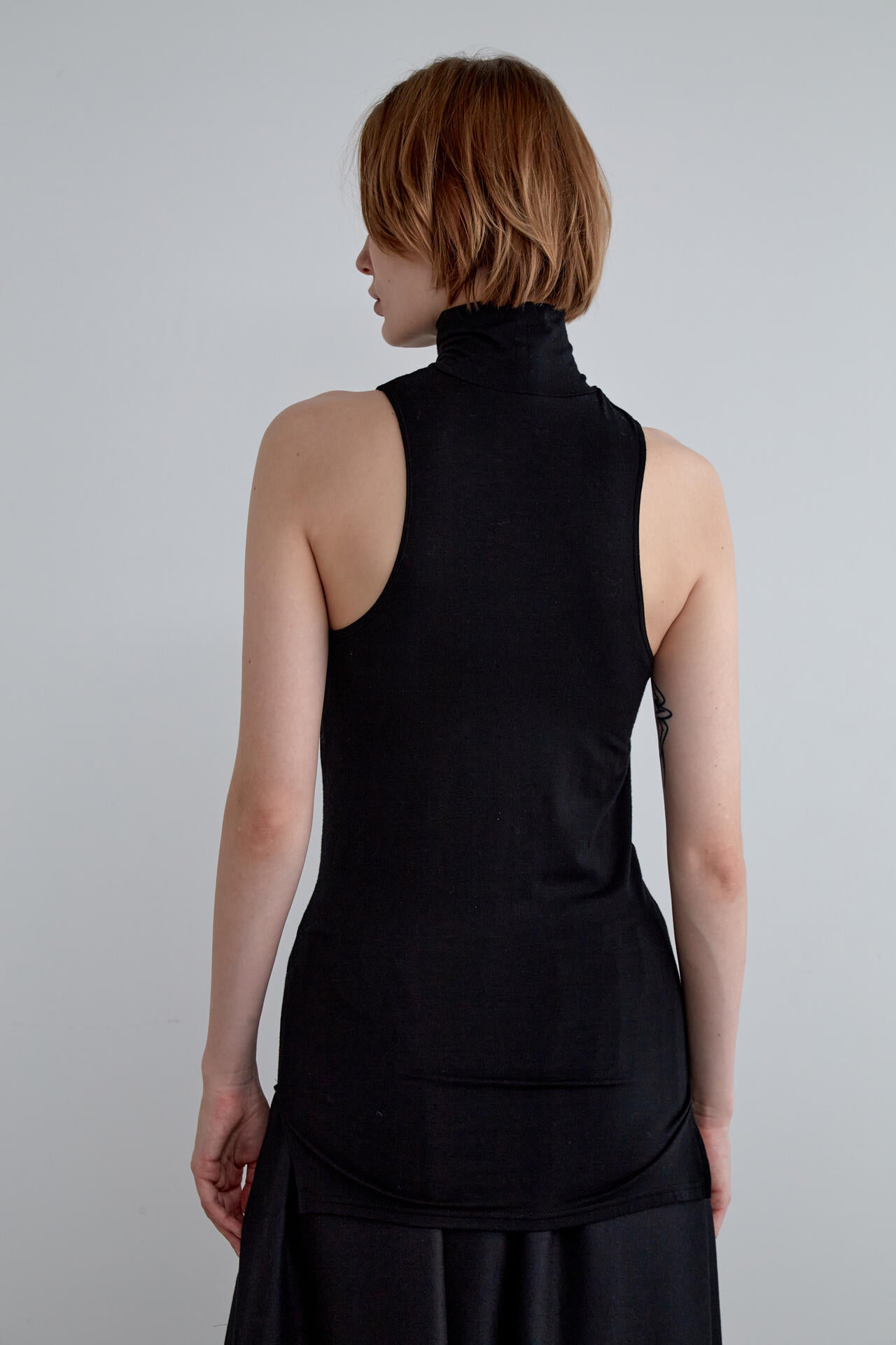 カップインハイネックトップ