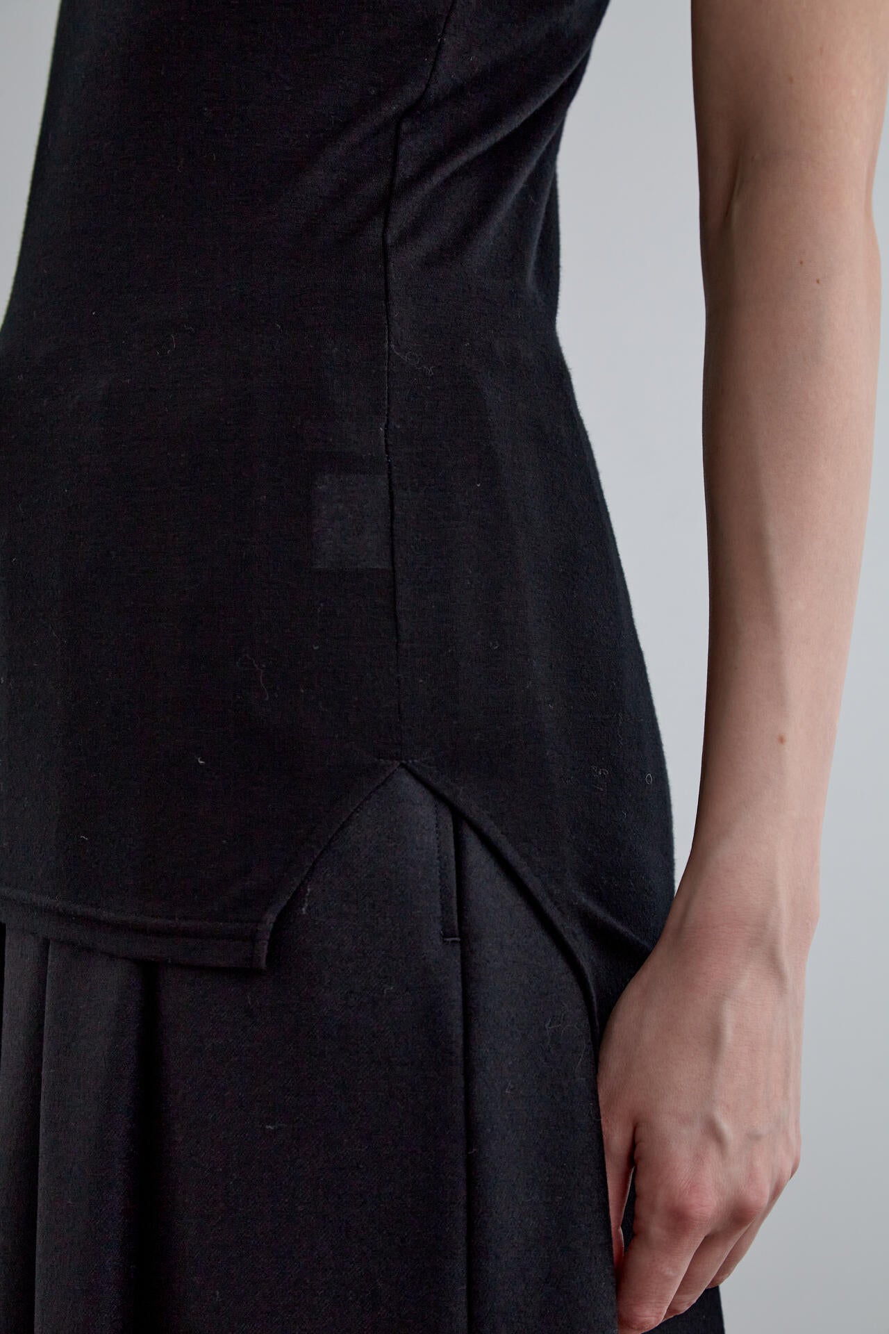 カップインハイネックトップ