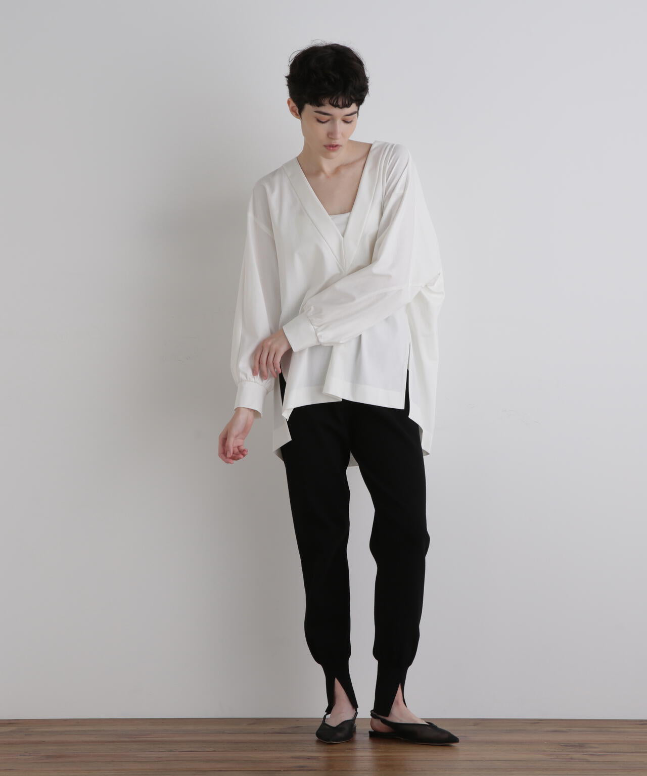 コンパクトポンチVネックプルオーバー