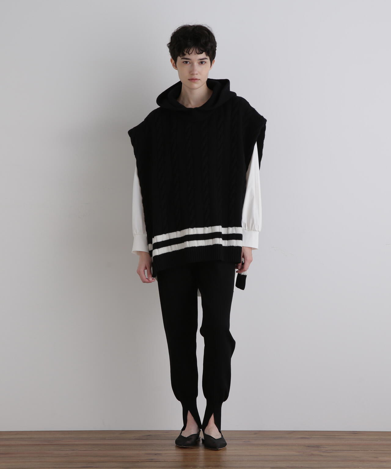 コンパクトポンチVネックプルオーバー