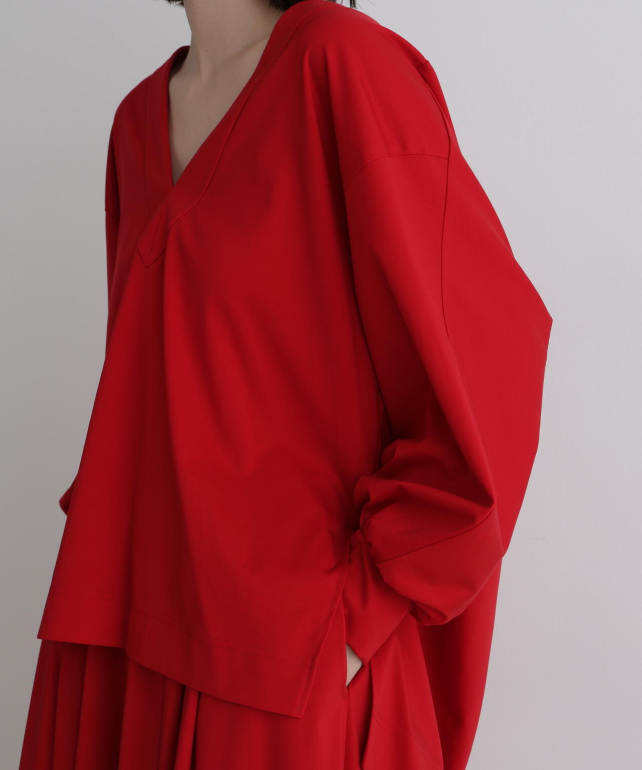 コンパクトポンチVネックプルオーバー