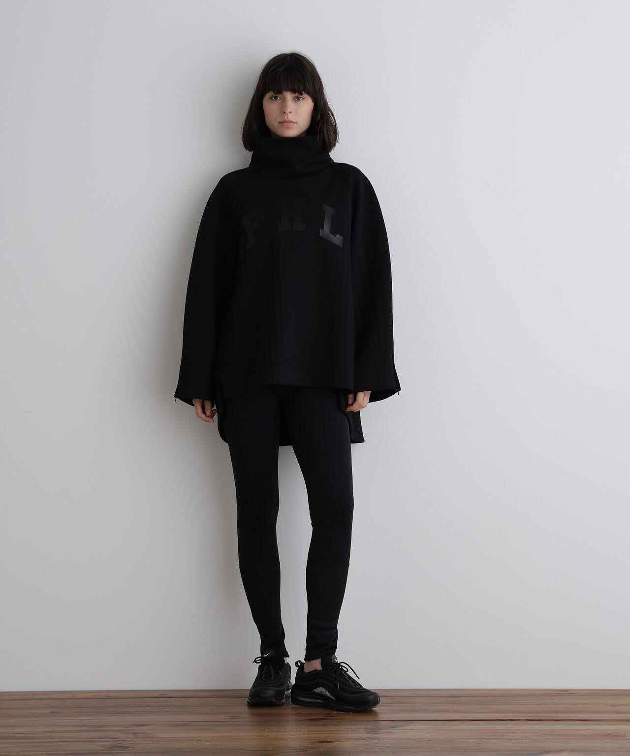 《LE PHIL SPORTS》ライトダンボールレタードプルオーバー