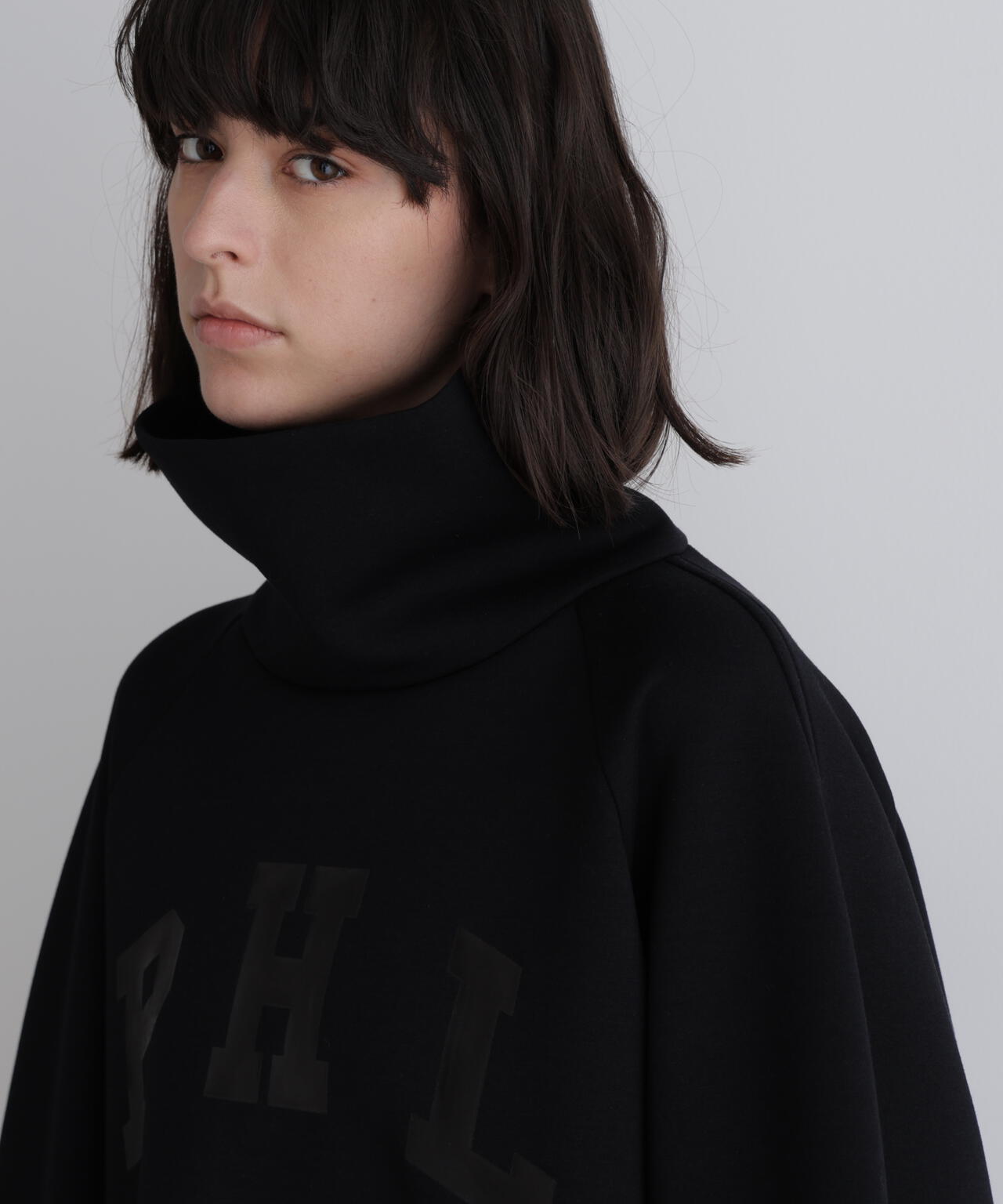 《LE PHIL SPORTS》ライトダンボールレタードプルオーバー