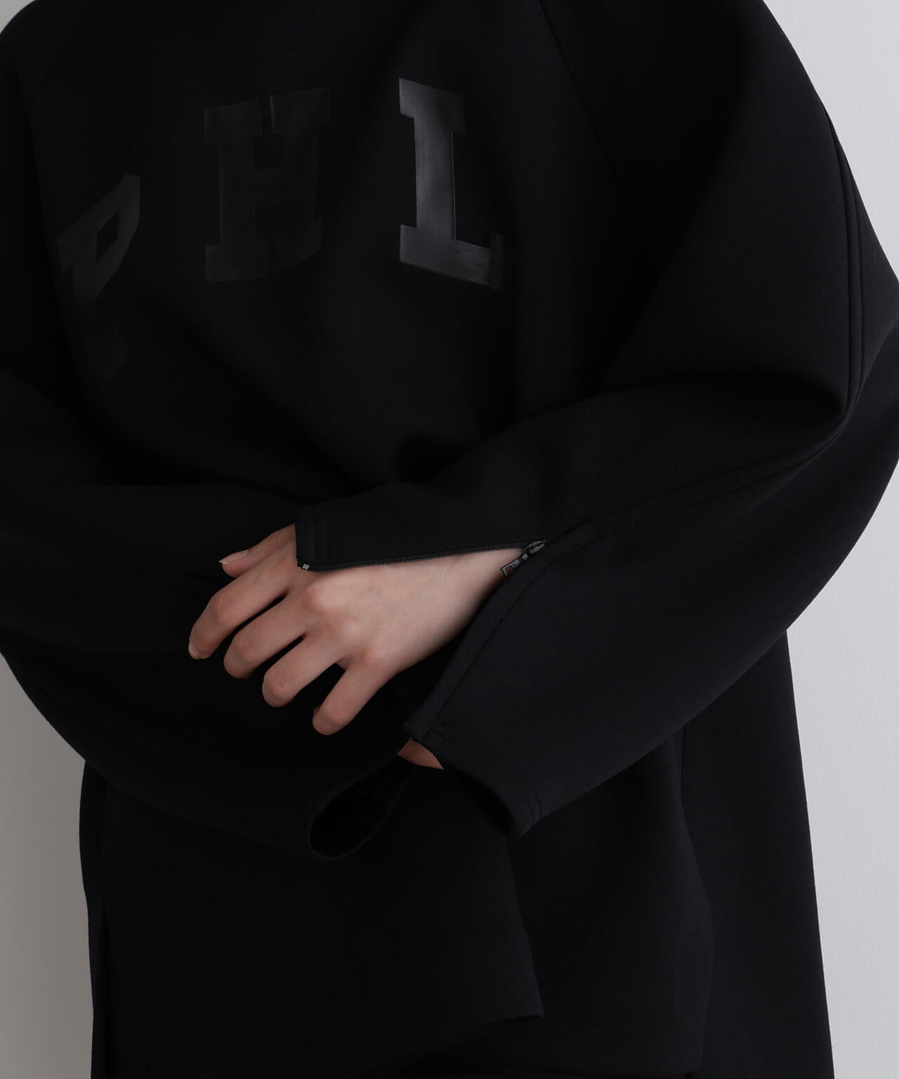 《LE PHIL SPORTS》ライトダンボールレタードプルオーバー