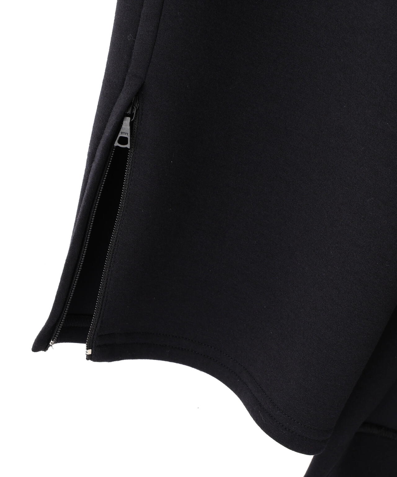 《LE PHIL SPORTS》ライトダンボールレタードプルオーバー