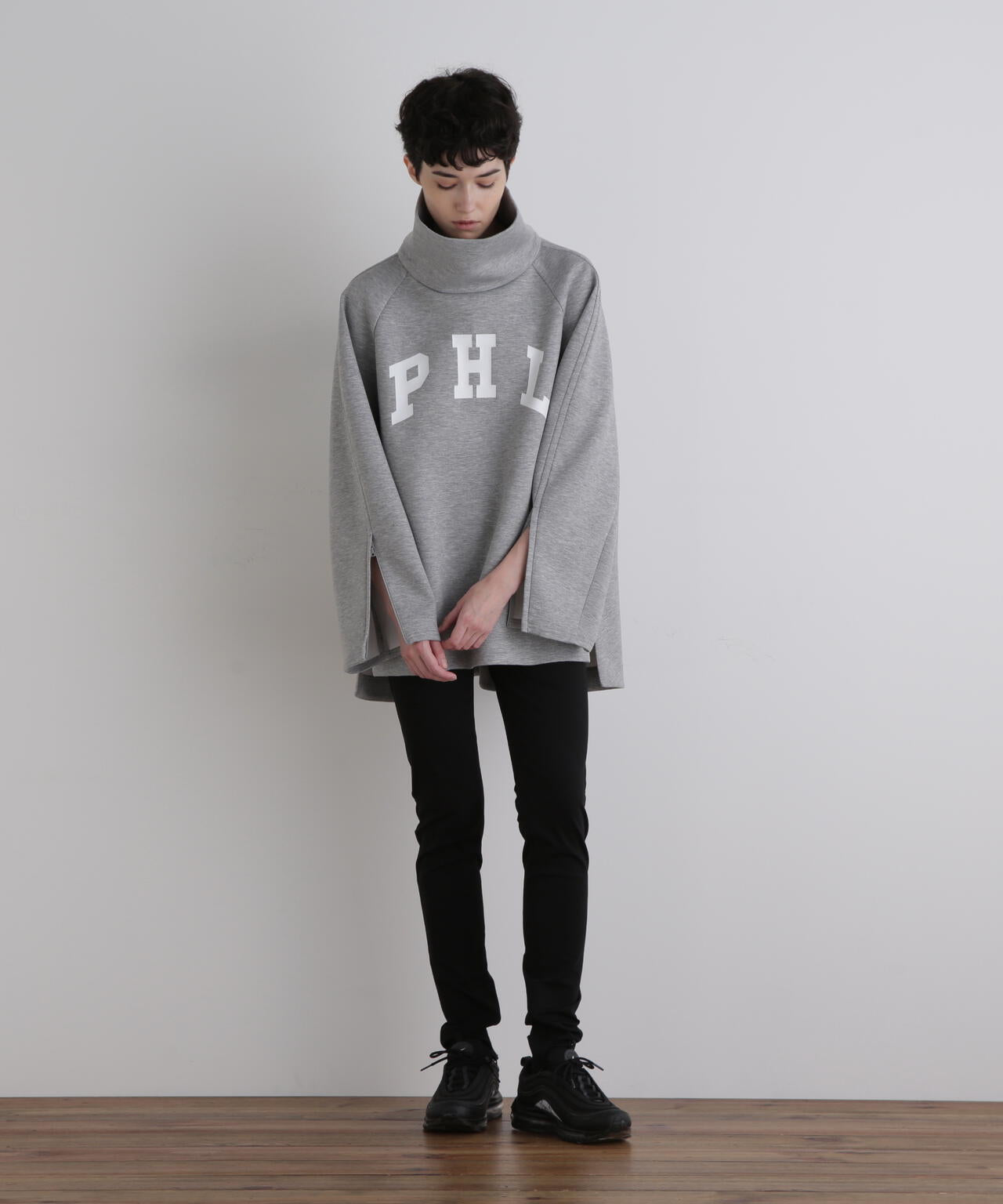 《LE PHIL SPORTS》ライトダンボールレタードプルオーバー