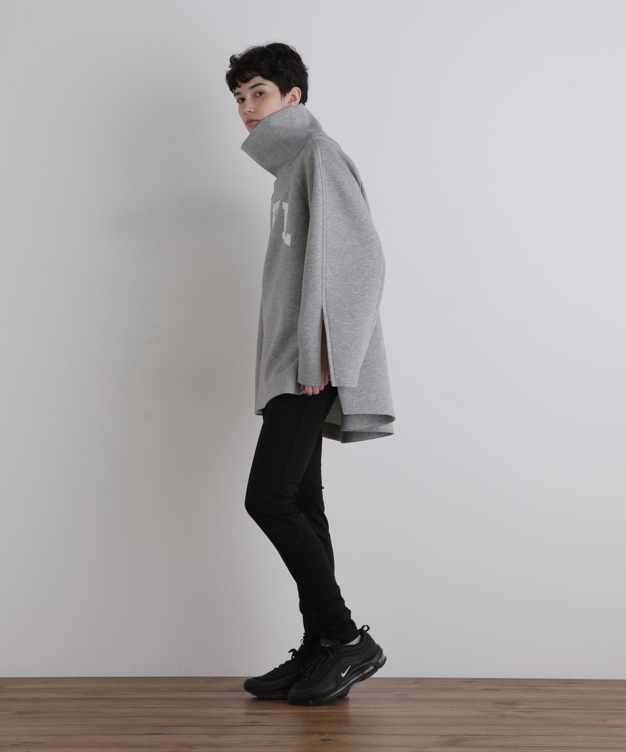 《LE PHIL SPORTS》ライトダンボールレタードプルオーバー