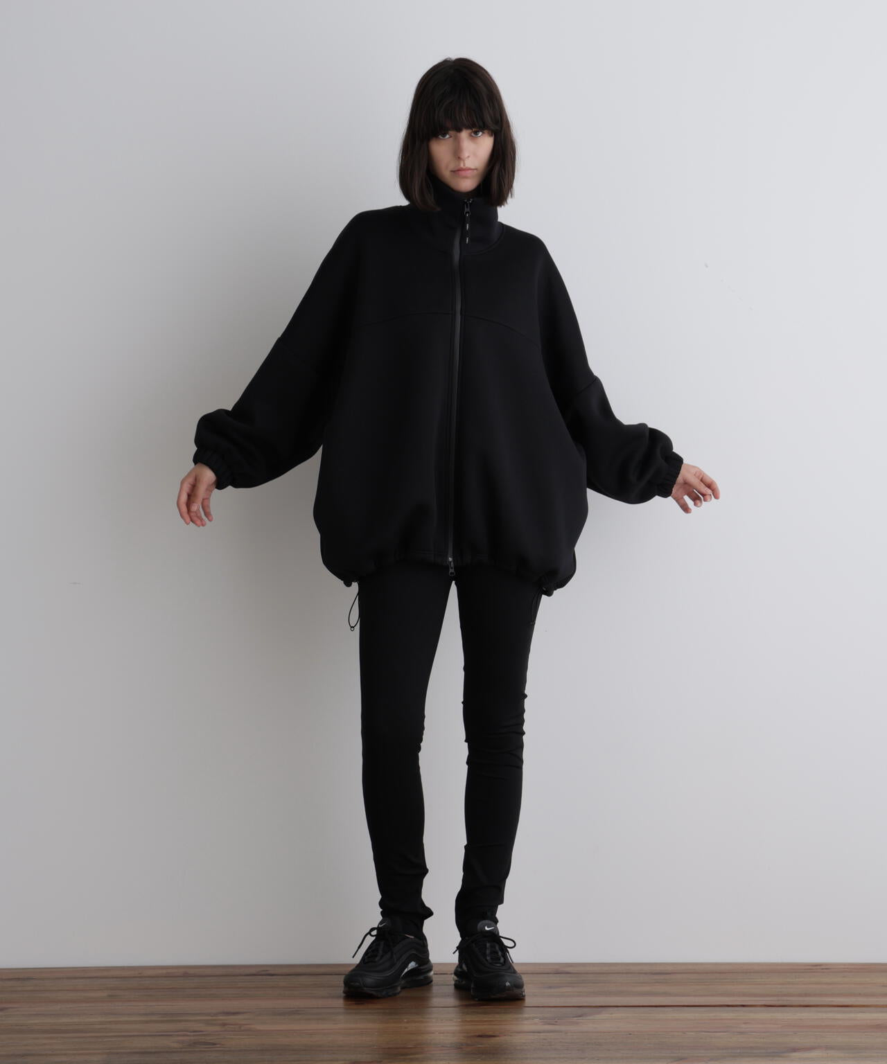 《LE PHIL SPORTS》テックダンボールスタンドカラーブルゾン