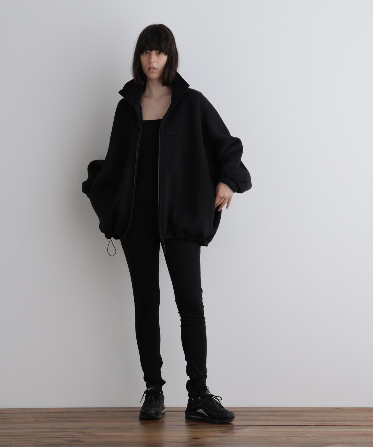 《LE PHIL SPORTS》テックダンボールスタンドカラーブルゾン