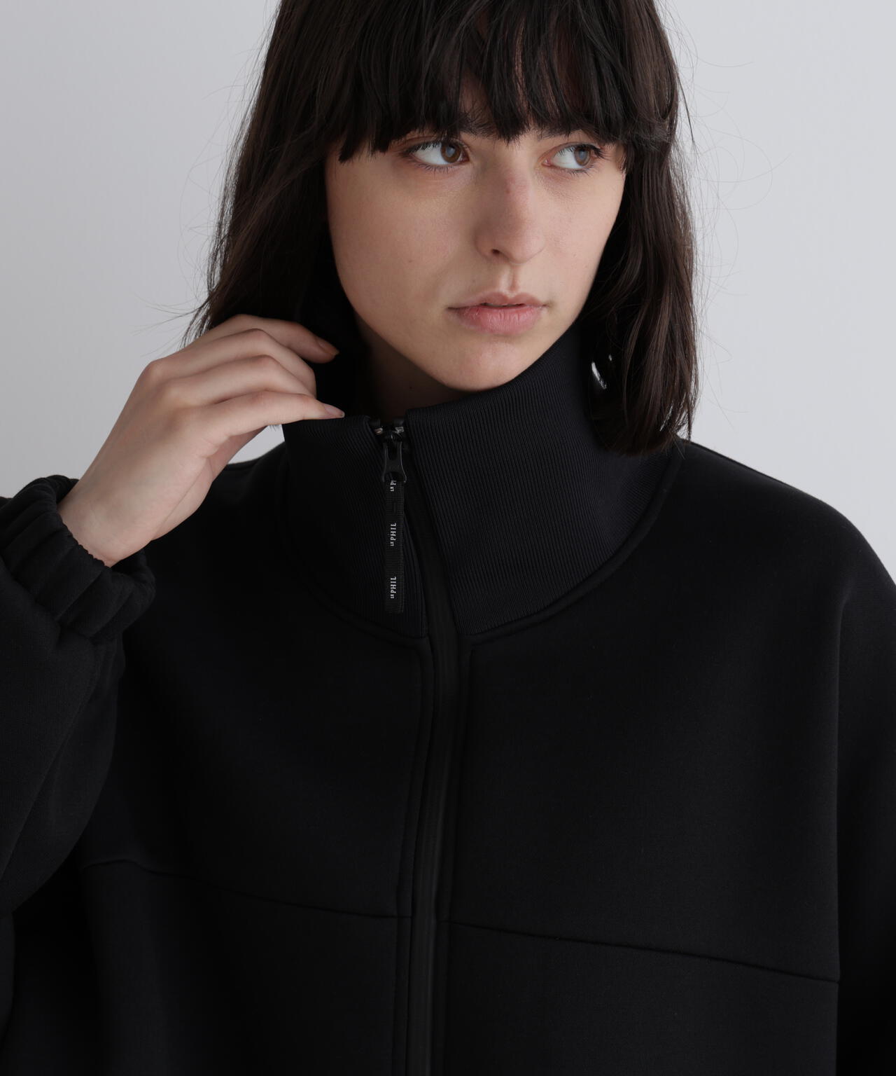 《LE PHIL SPORTS》テックダンボールスタンドカラーブルゾン