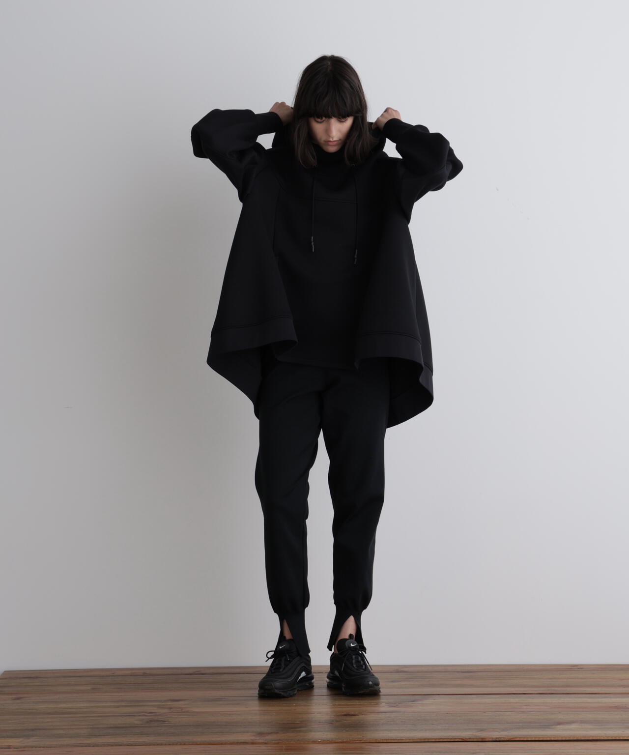 《LE PHIL SPORTS》テックダンボールジャージフーディ