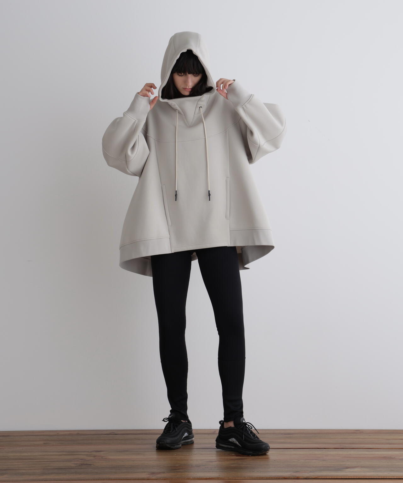 《LE PHIL SPORTS》テックダンボールジャージフーディ