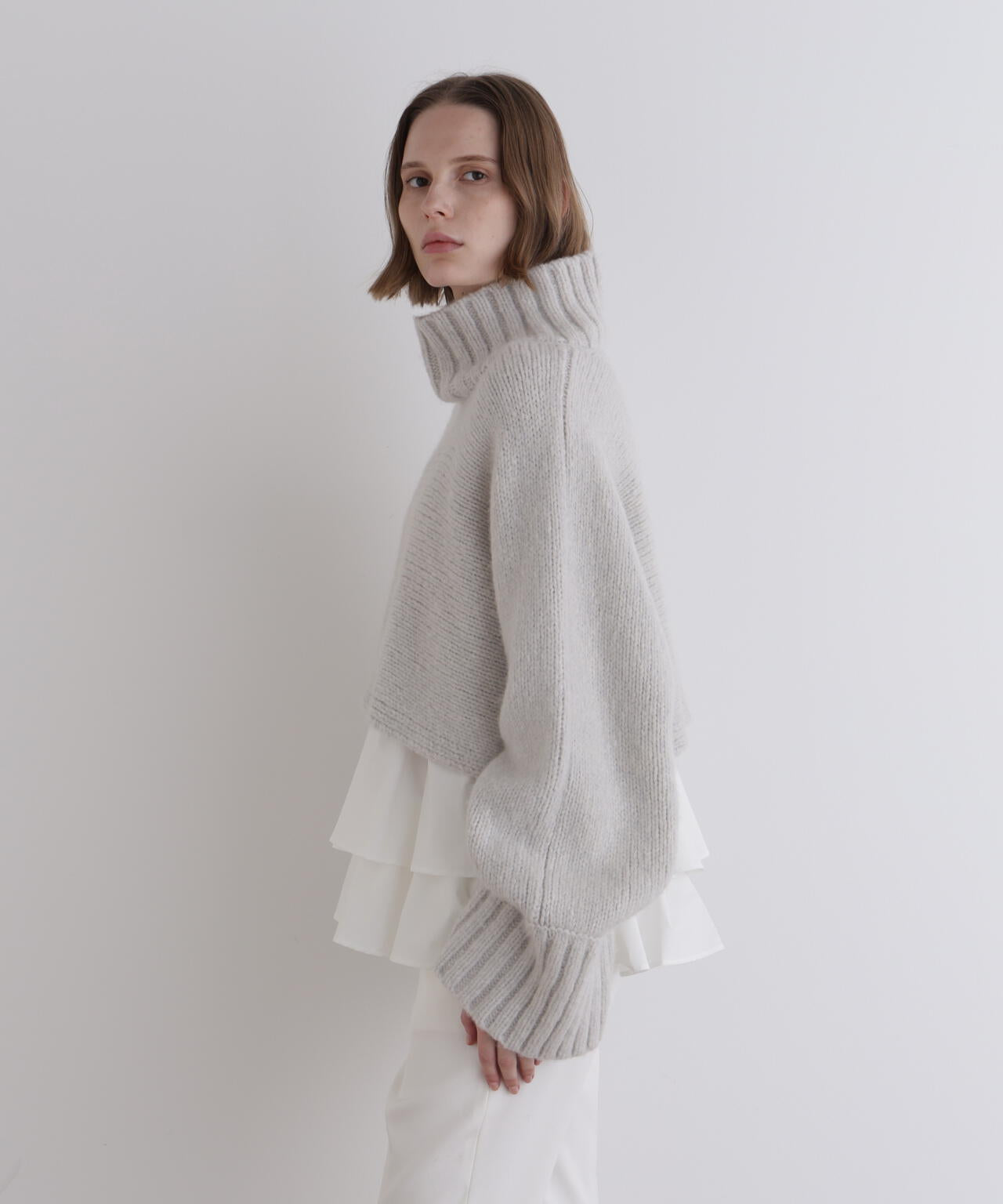 タートルネックプルオーバーニット