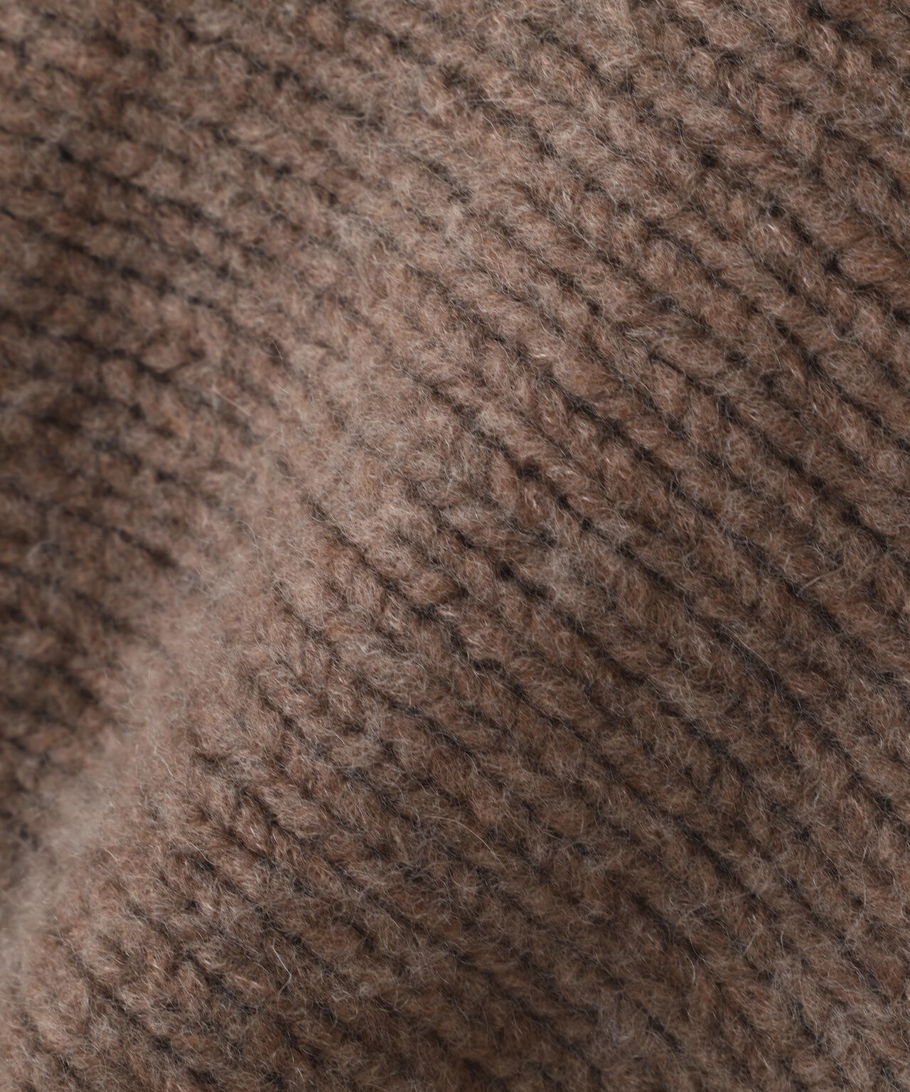 タートルネックプルオーバーニット