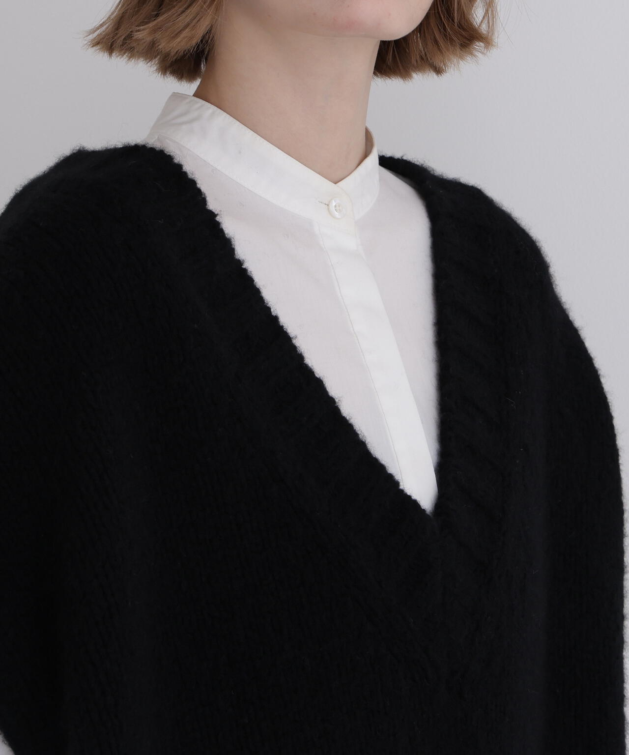 Vネックニットジレ