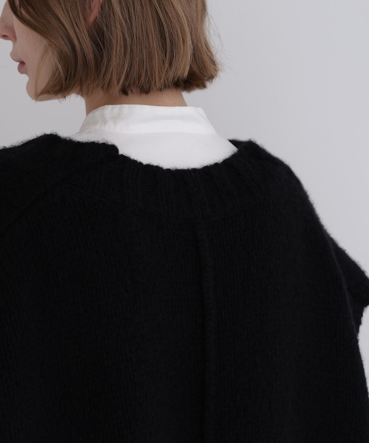 Vネックニットジレ