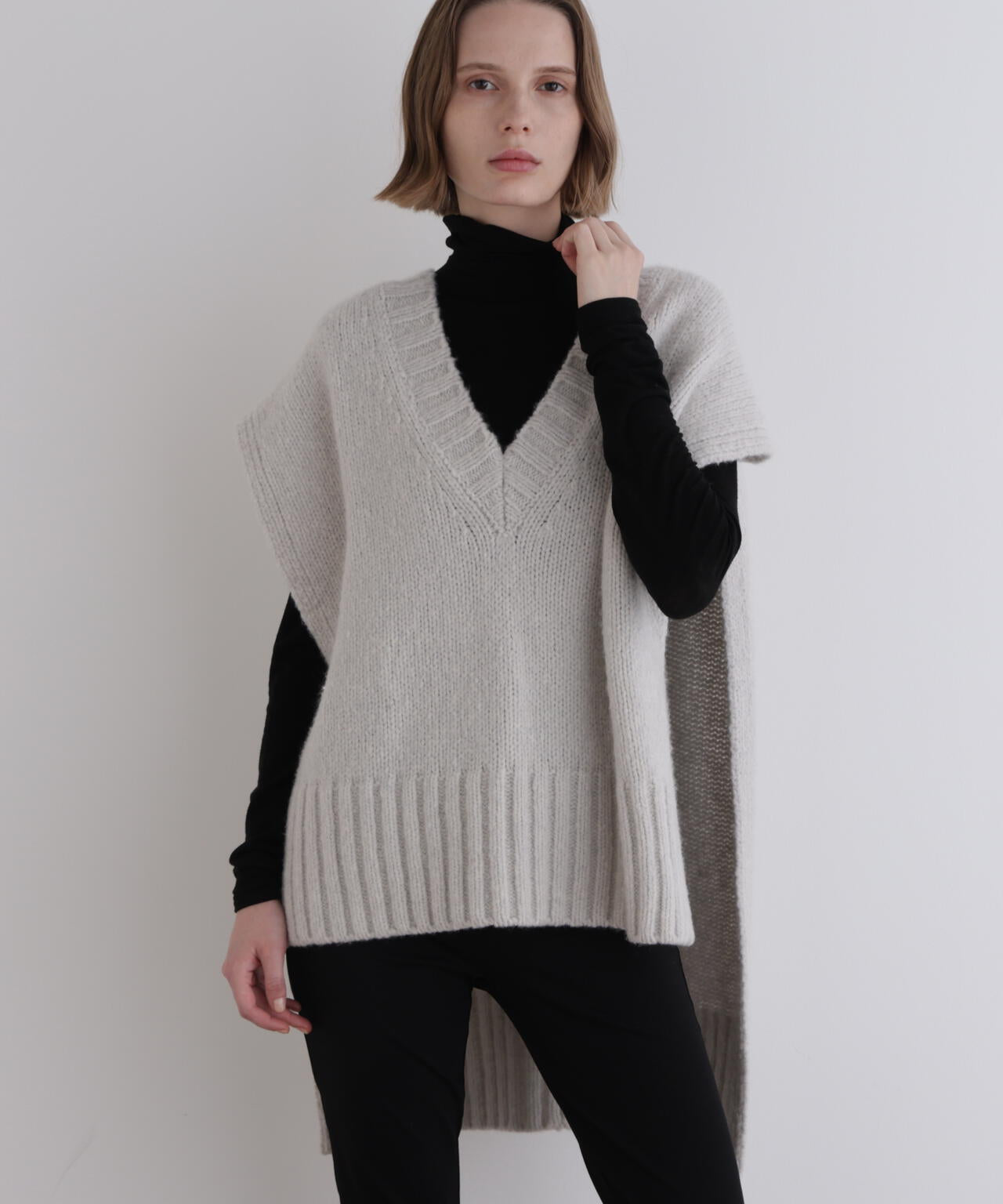 Vネックニットジレ