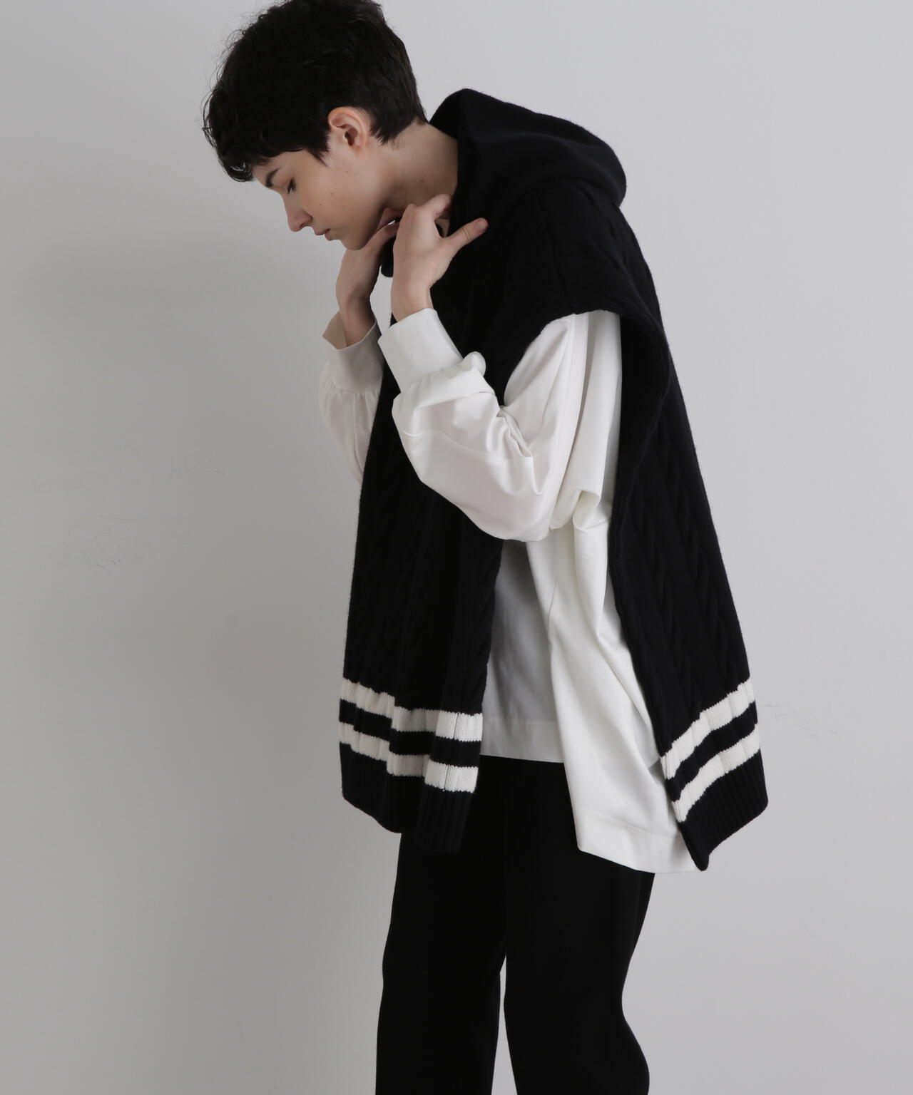 ウールミドルゲージケーブルニット