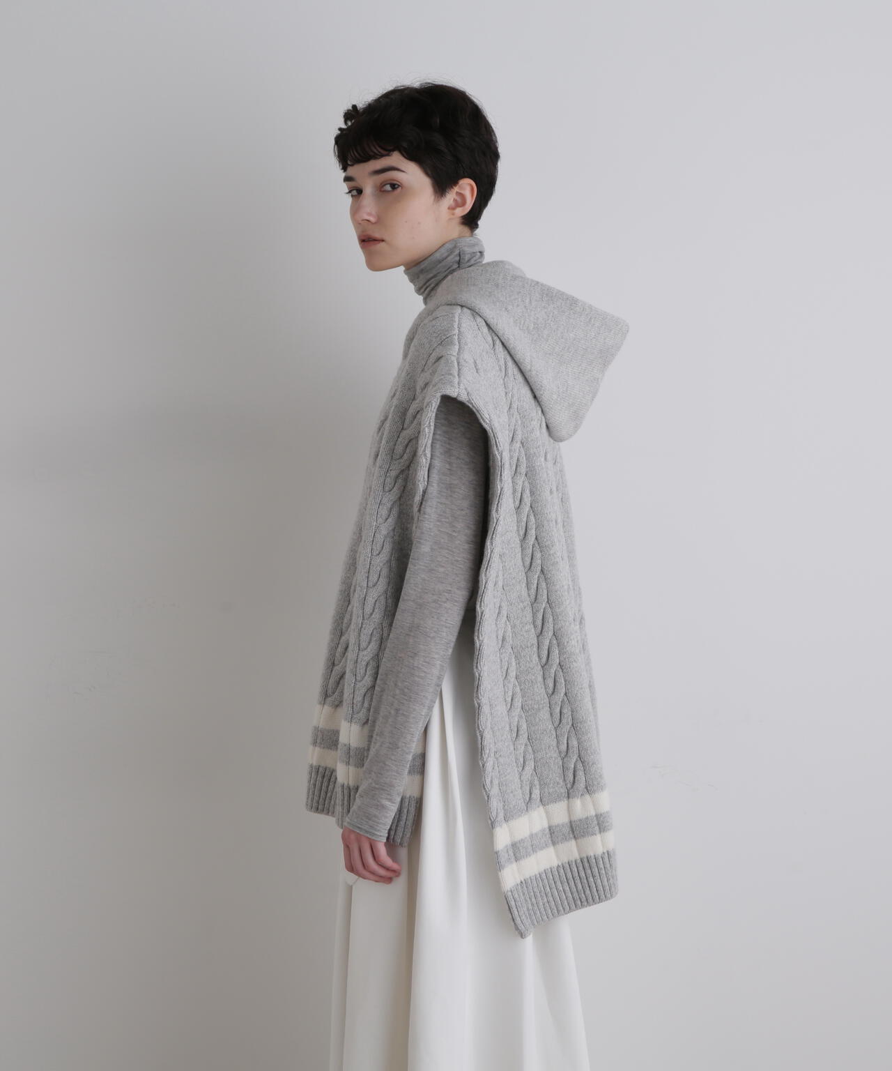 ウールミドルゲージケーブルニット