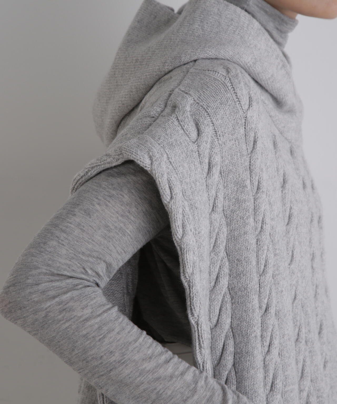 ウールミドルゲージケーブルニット