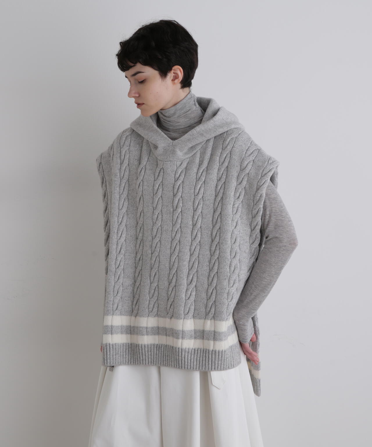ウールミドルゲージケーブルニット