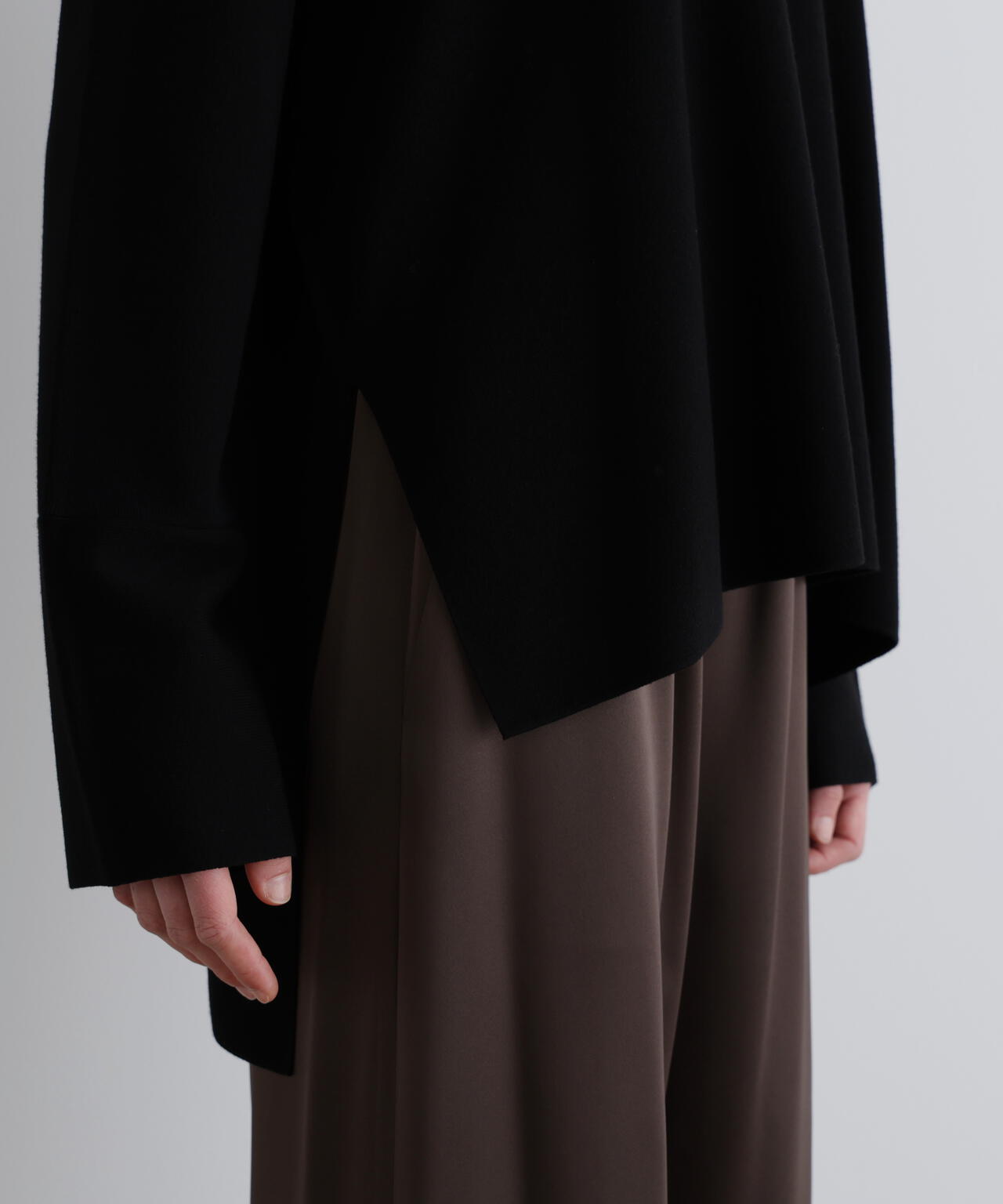 オーバーサイズプルオーバーニット