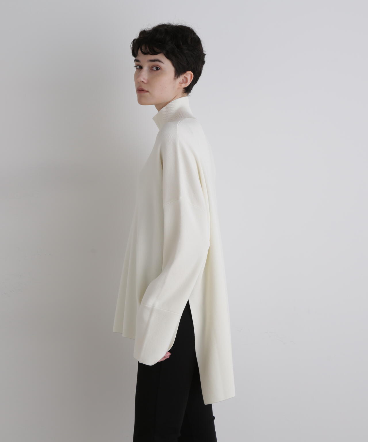 オーバーサイズプルオーバーニット