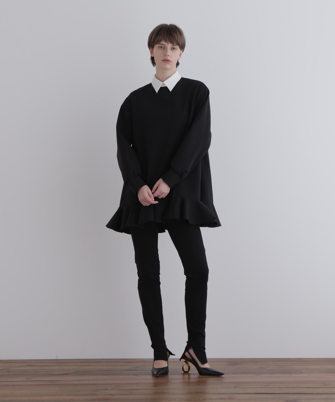 襟付きフリルブラウス