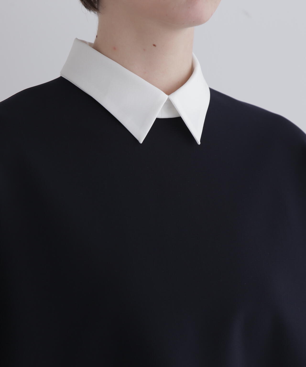 襟付きフリルブラウス