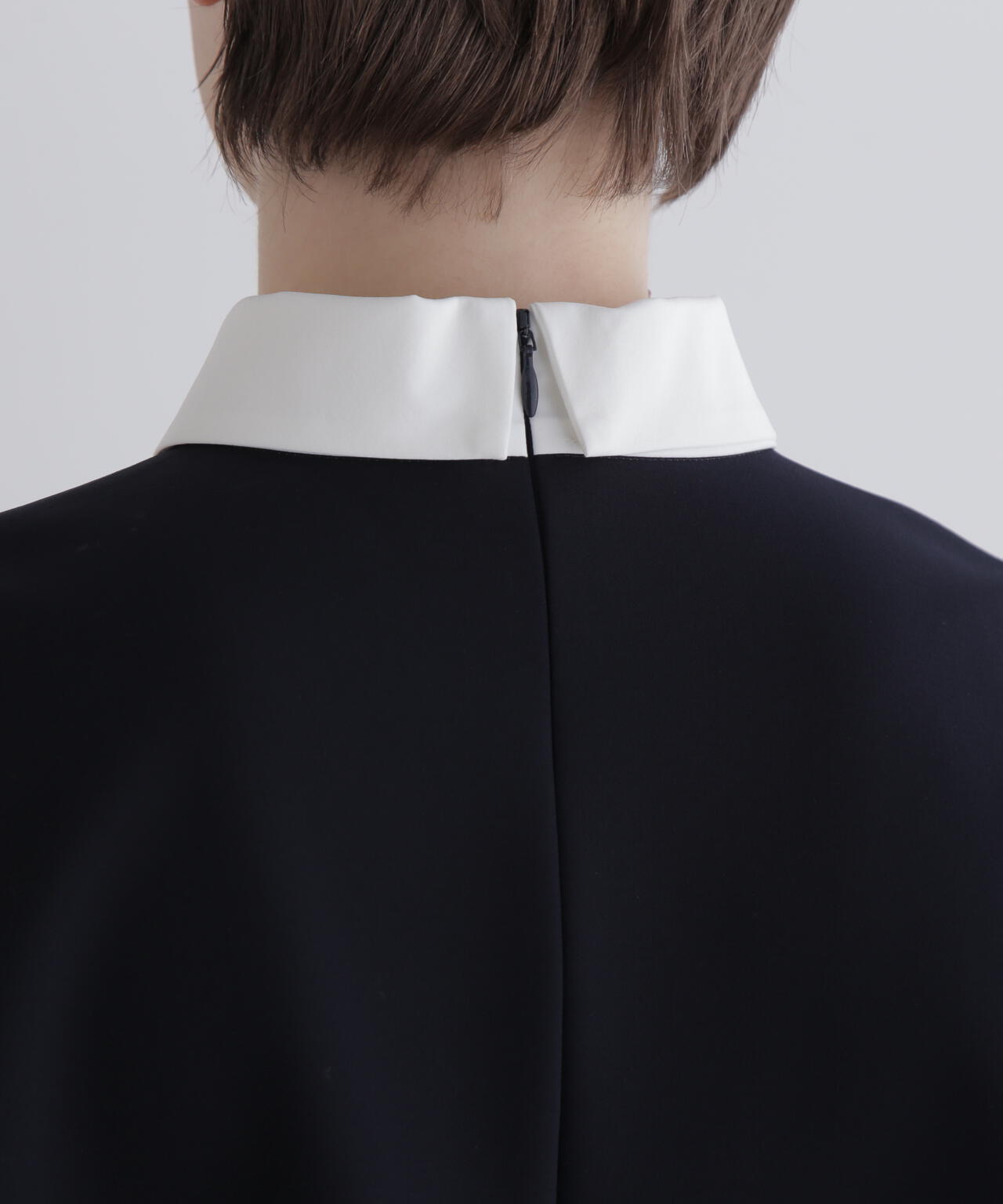 襟付きフリルブラウス