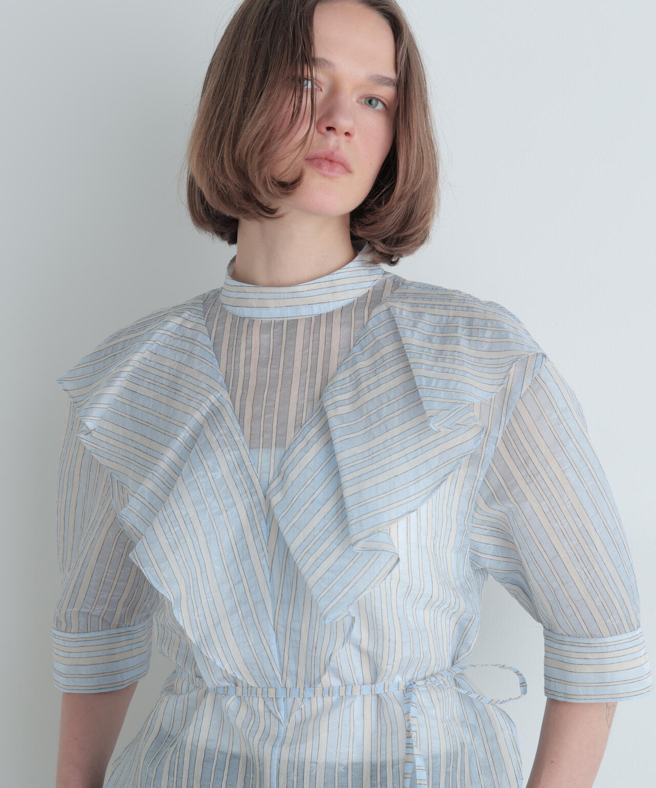 ストライプラッフルブラウス