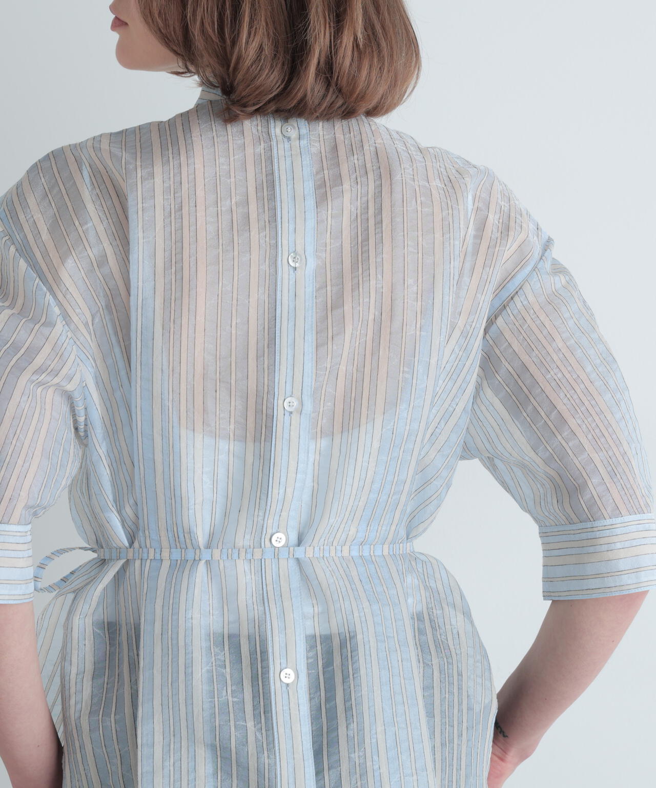 ストライプラッフルブラウス