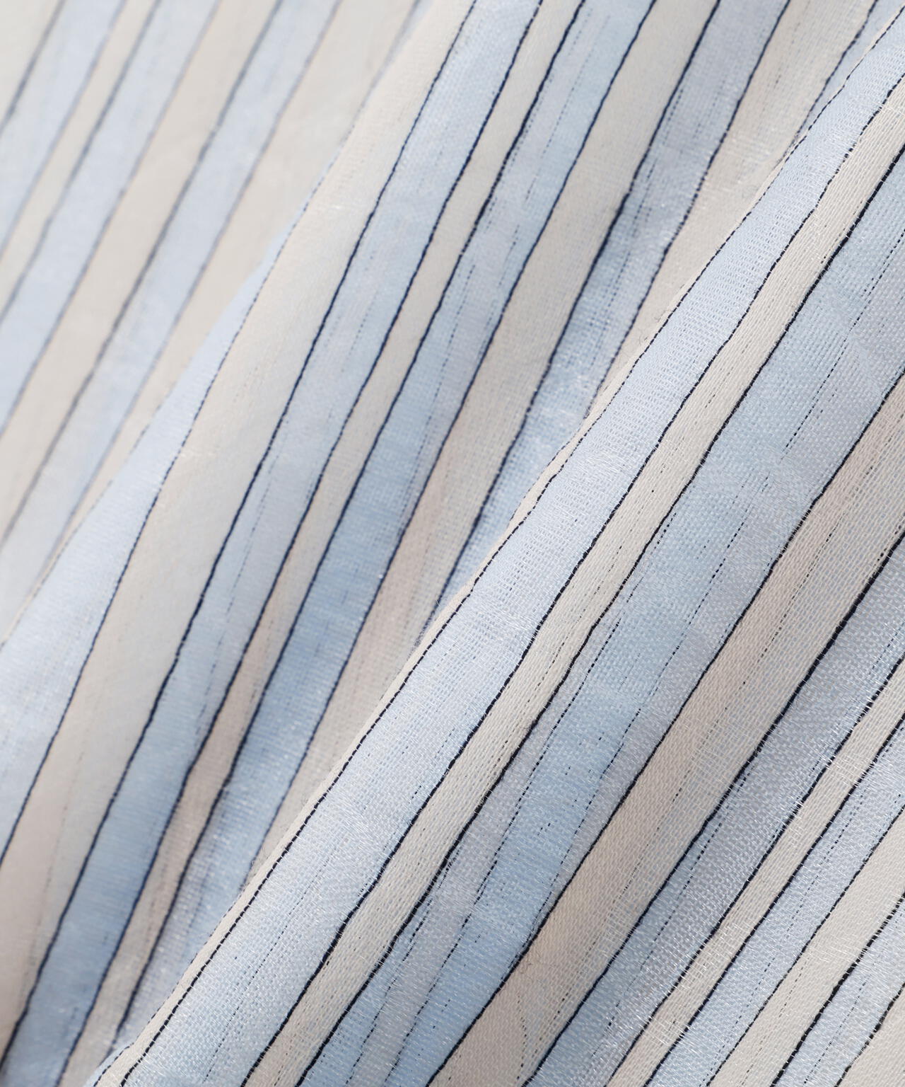 ストライプラッフルブラウス