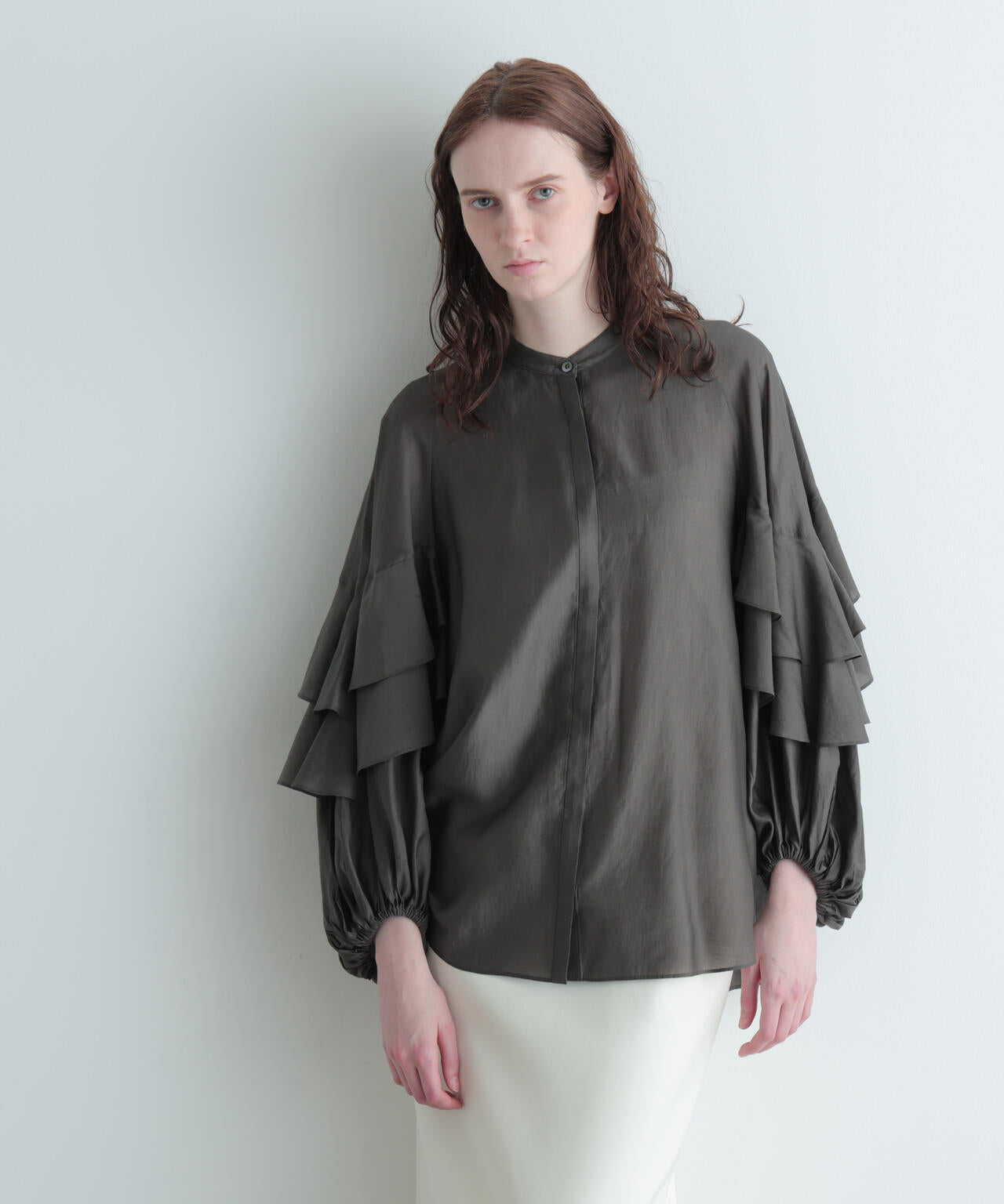 スタンドカラーフリルブラウス
