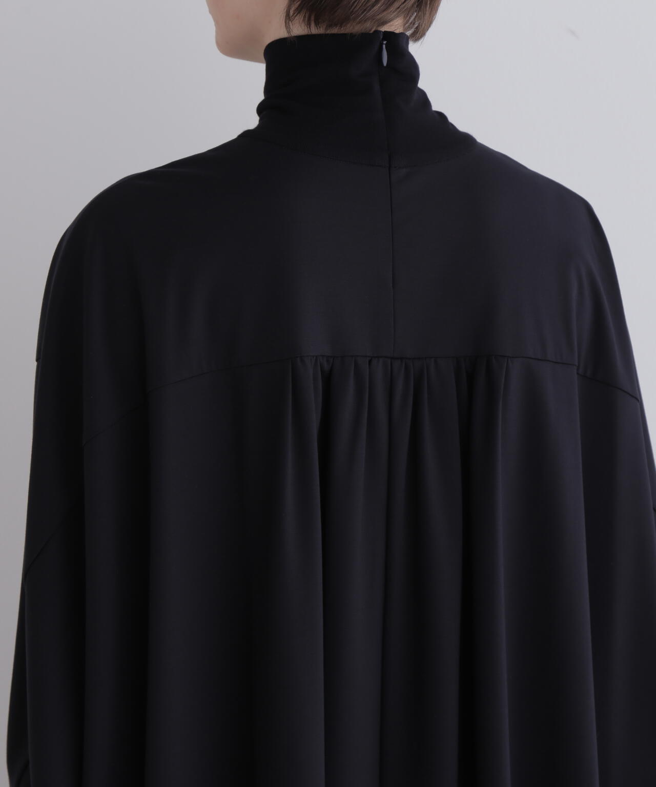 コンパクトポンチオーバーサイズハイネック