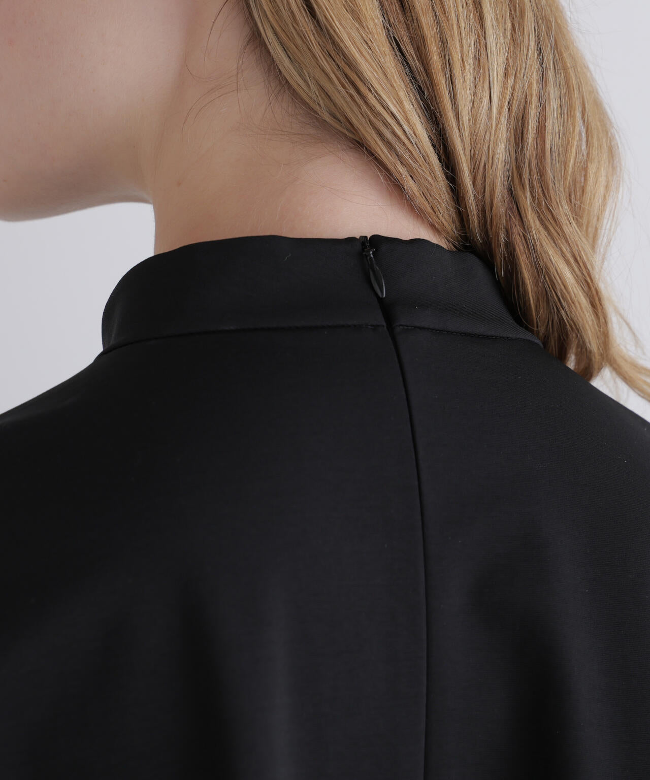 ハイストレッチポンチスタンドカラーブラウス