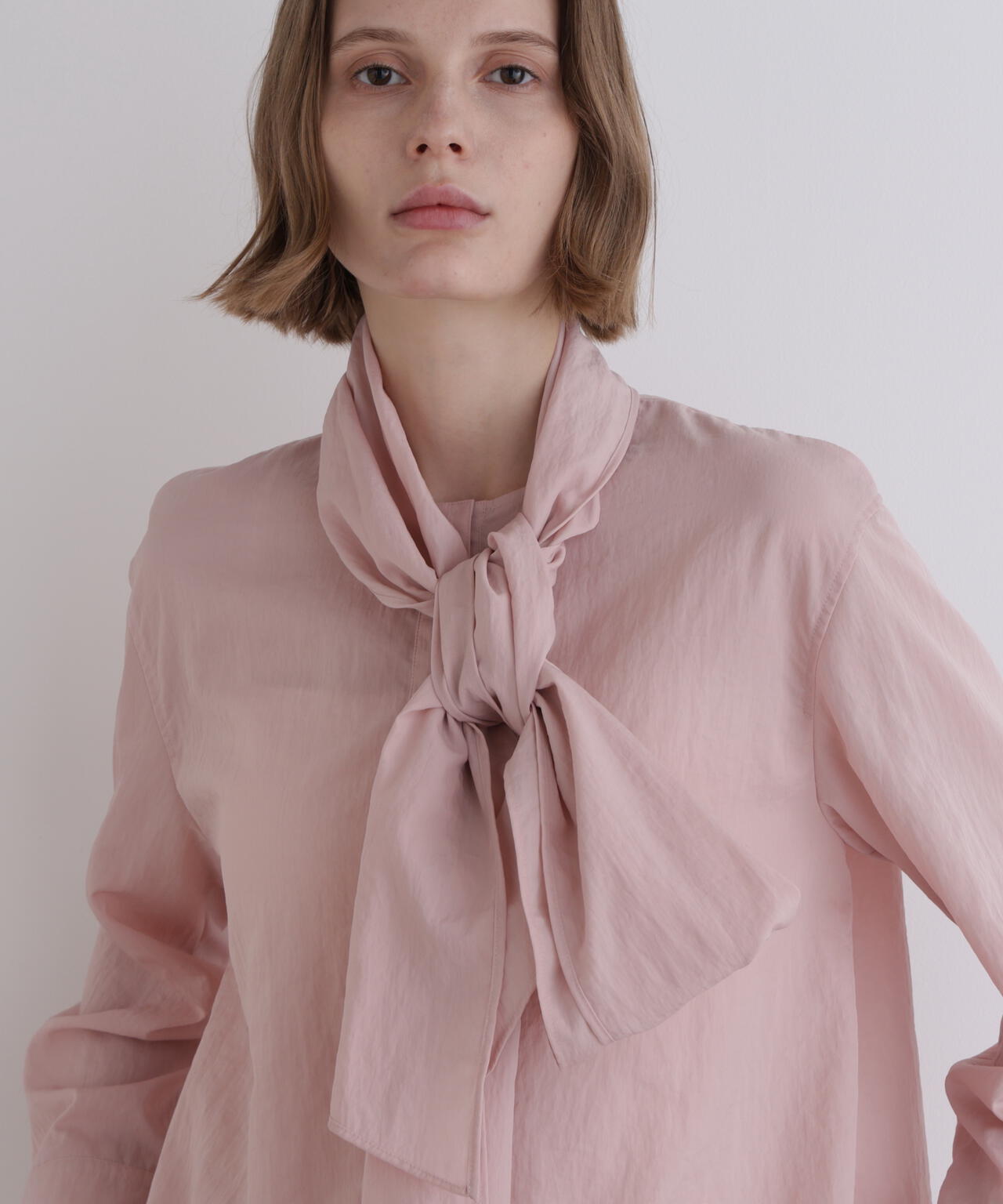 コンパクトナイロンボウタイブラウス