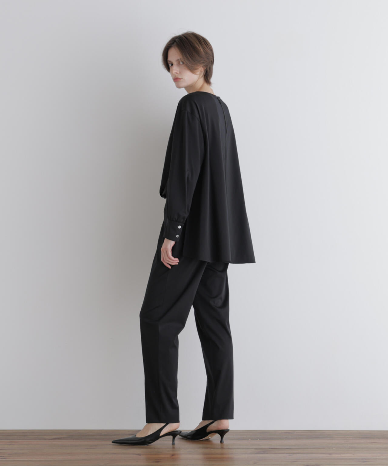 175cm B:80 W:60 H:89 着用サイズ:1