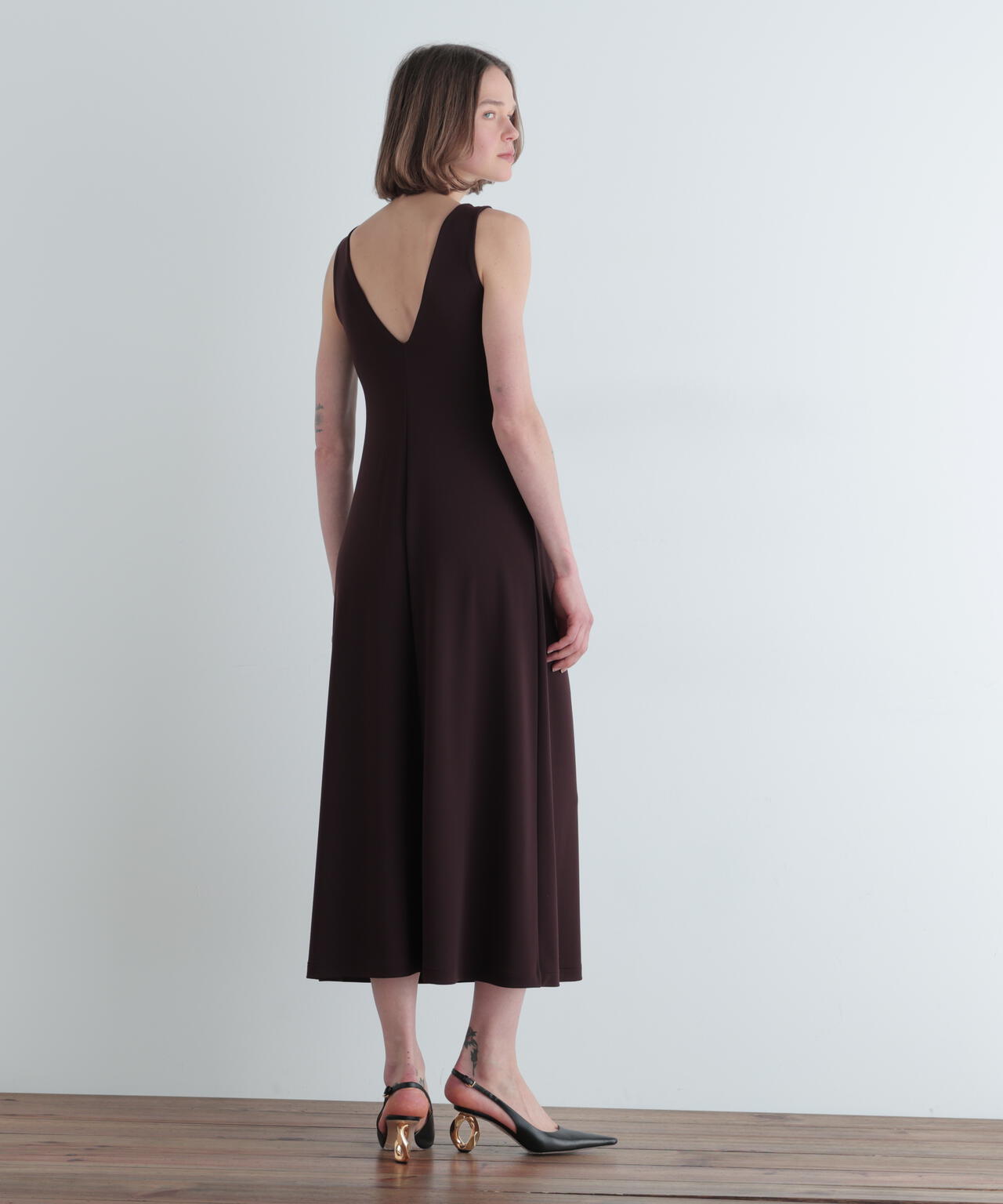 カップインUネックドレス